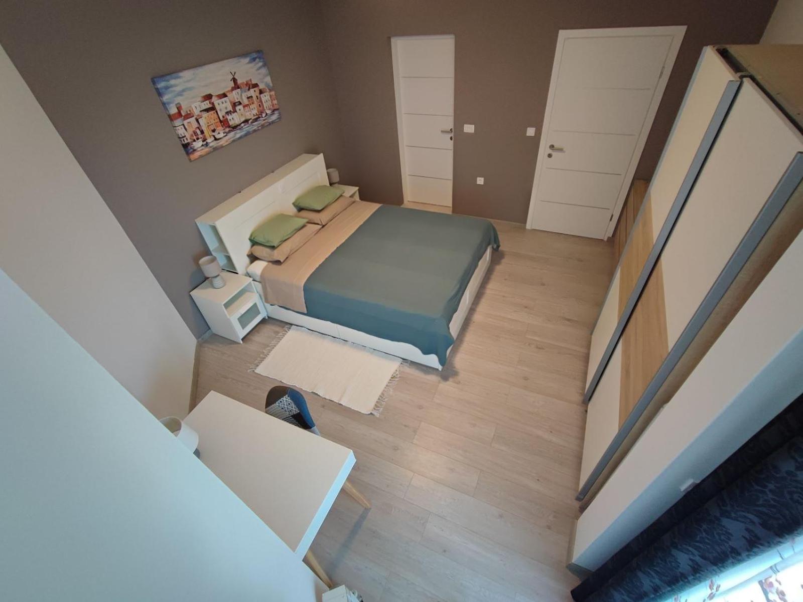 Apartment Mate