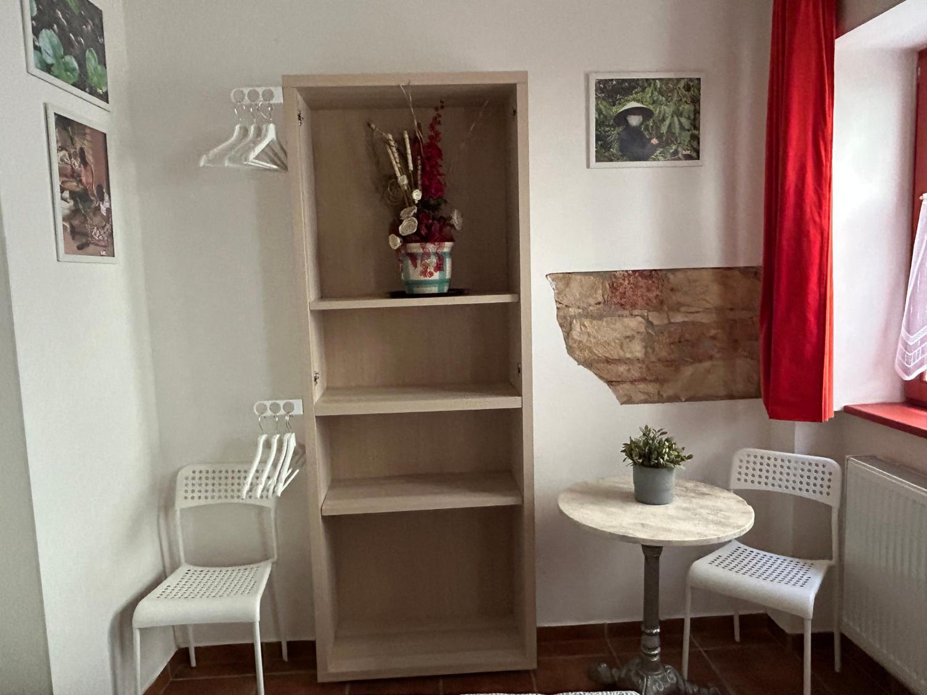 PARTY HOUSE PRAGUE - Apartments Ve Smečkách 18, CITY CENTER!!