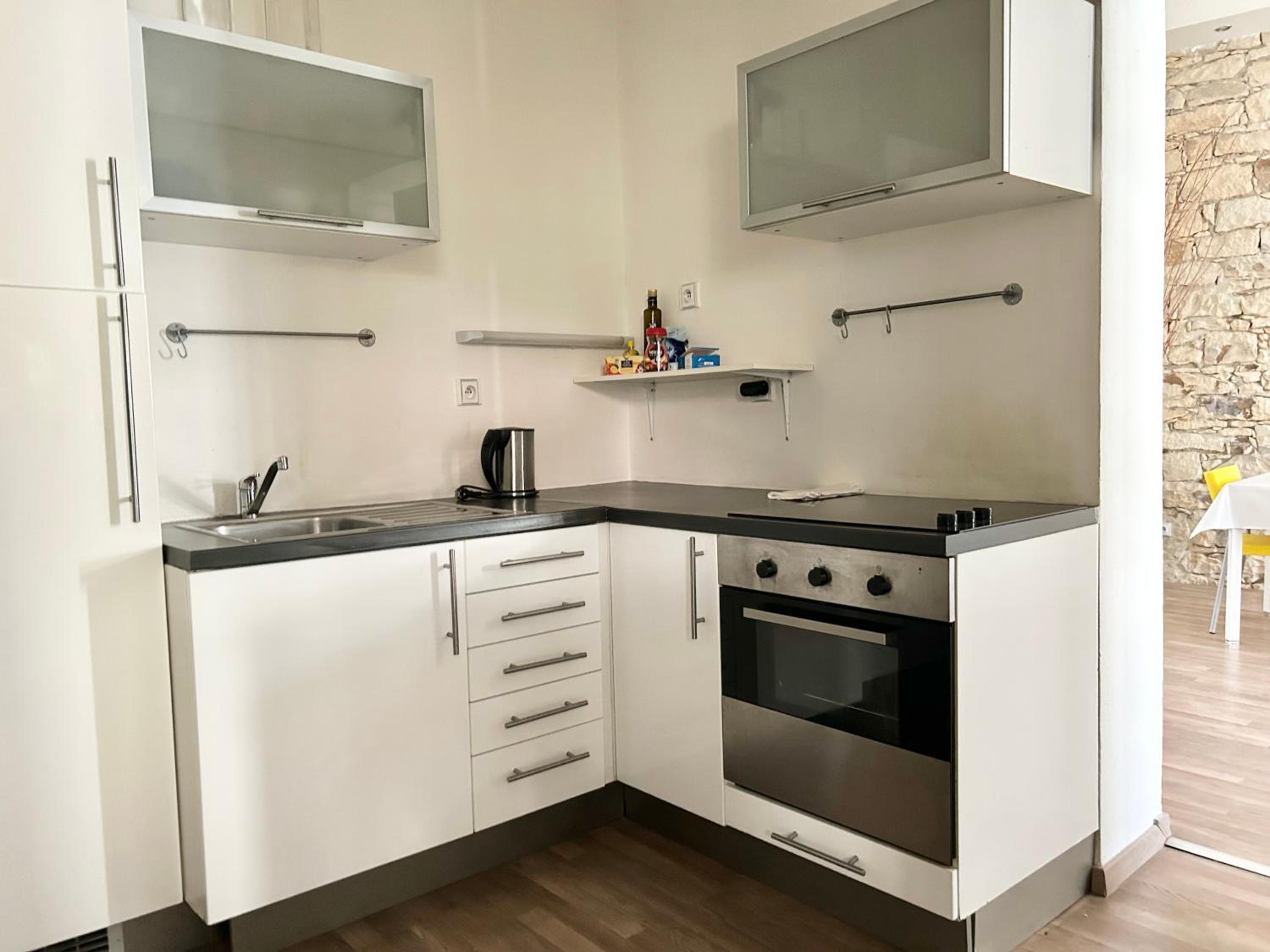 PARTY HOUSE PRAGUE - Apartments Ve Smečkách 18, CITY CENTER!!