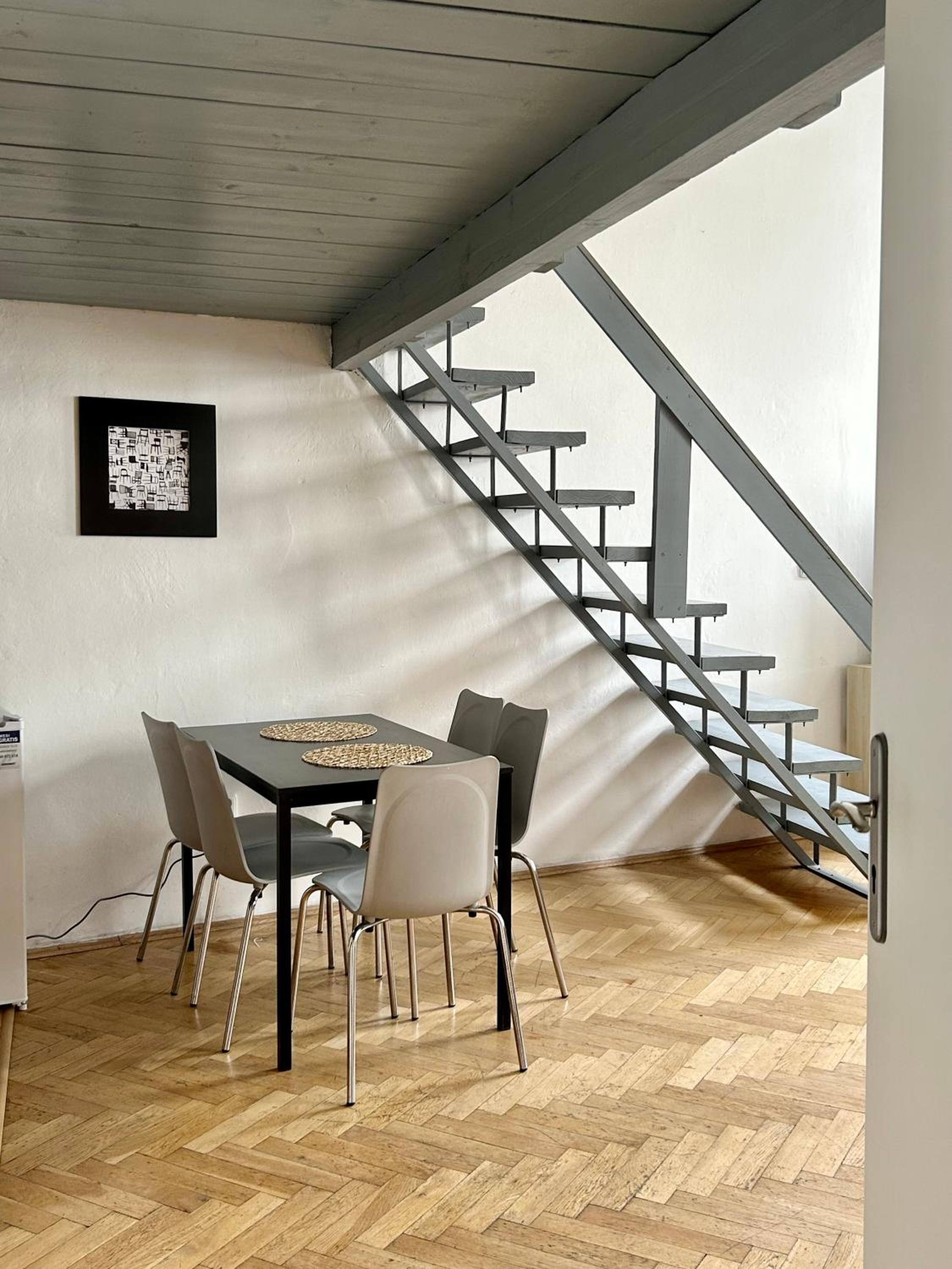 PARTY HOUSE PRAGUE - Apartments Ve Smečkách 18, CITY CENTER!!