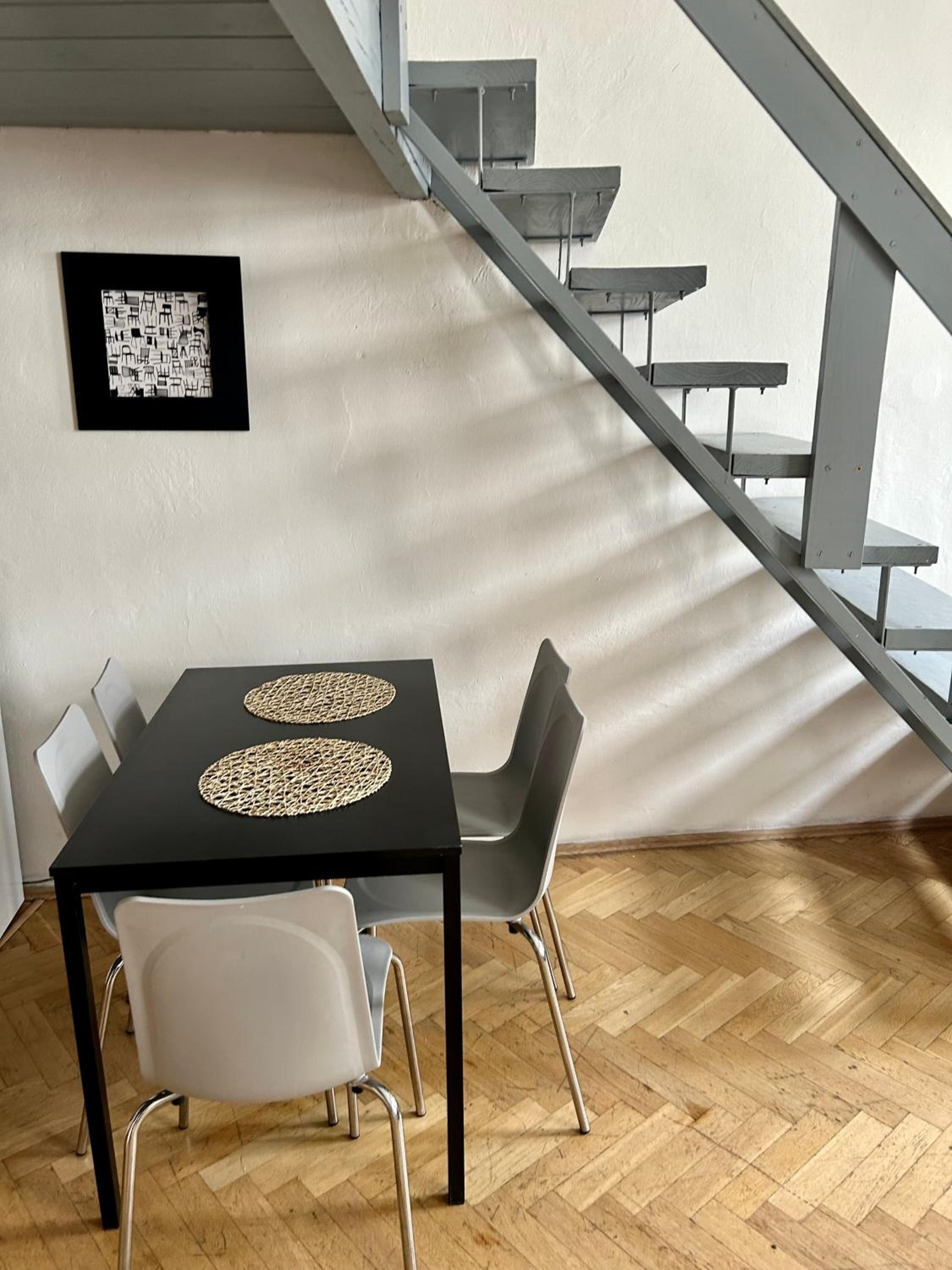 PARTY HOUSE PRAGUE - Apartments Ve Smečkách 18, CITY CENTER!!