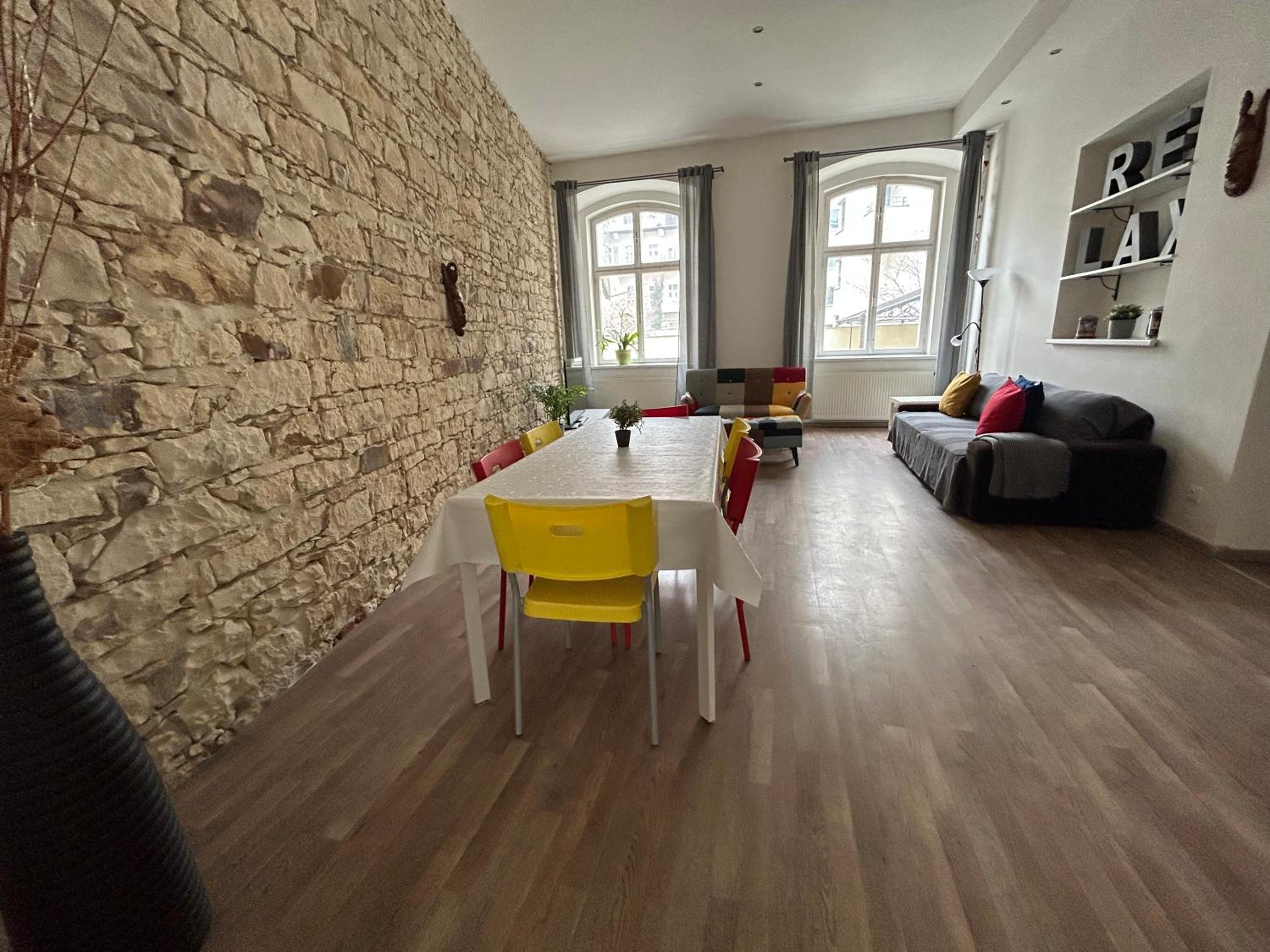 PARTY HOUSE PRAGUE - Apartments Ve Smečkách 18, CITY CENTER!!