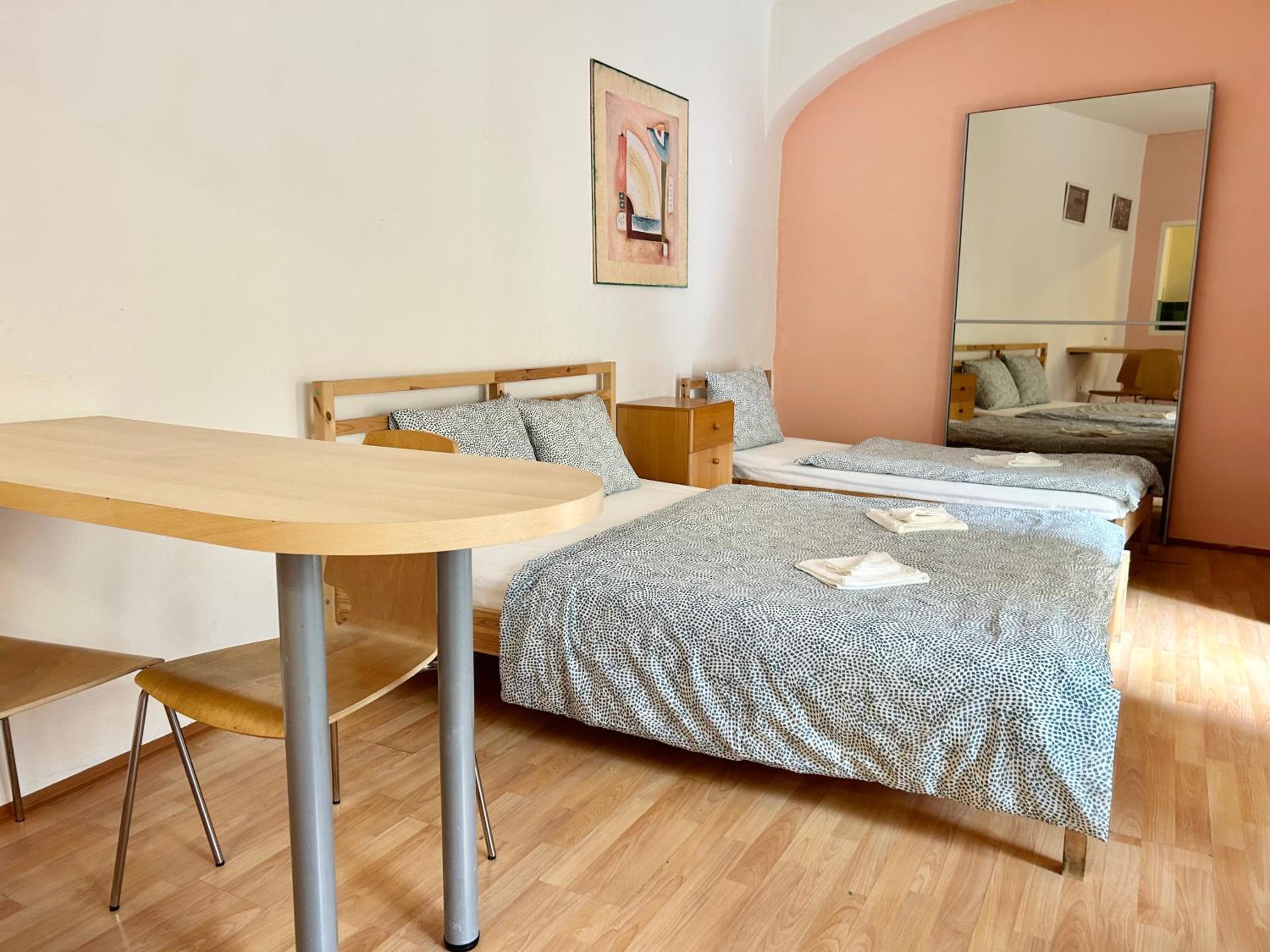 PARTY HOUSE PRAGUE - Apartments Ve Smečkách 18, CITY CENTER!!