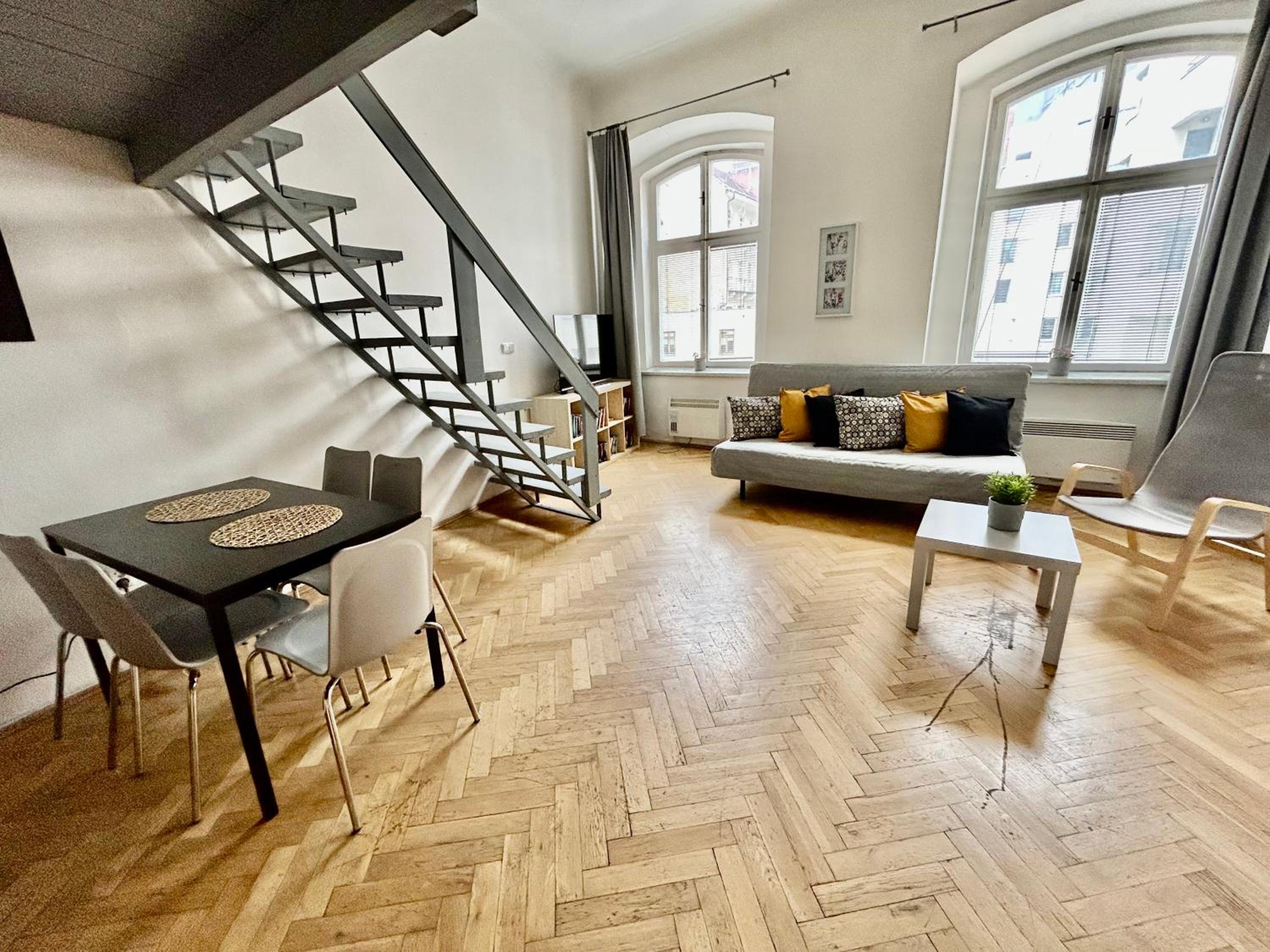 PARTY HOUSE PRAGUE - Apartments Ve Smečkách 18, CITY CENTER!!