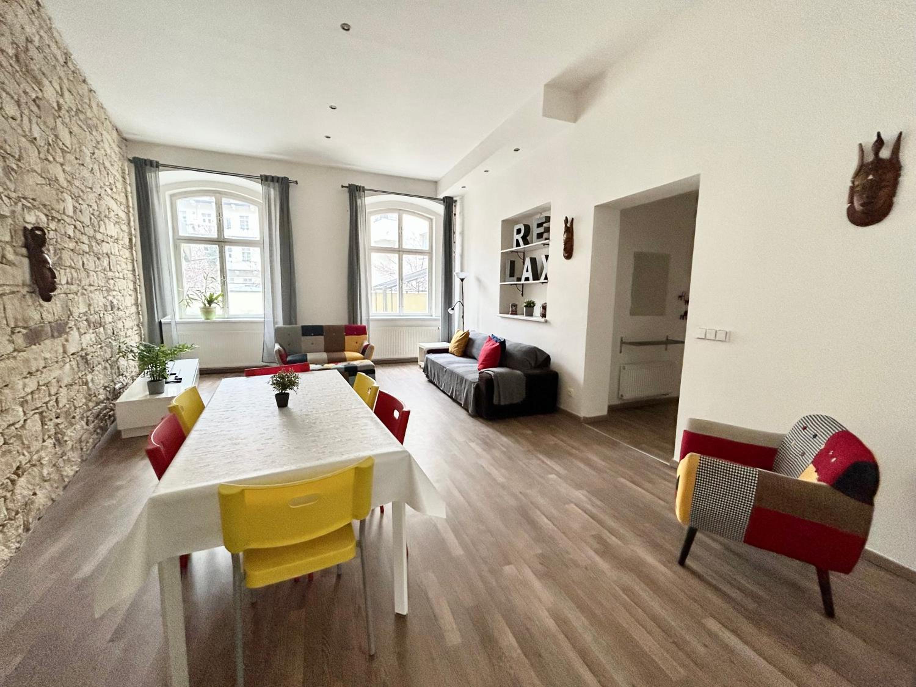 PARTY HOUSE PRAGUE - Apartments Ve Smečkách 18, CITY CENTER!!