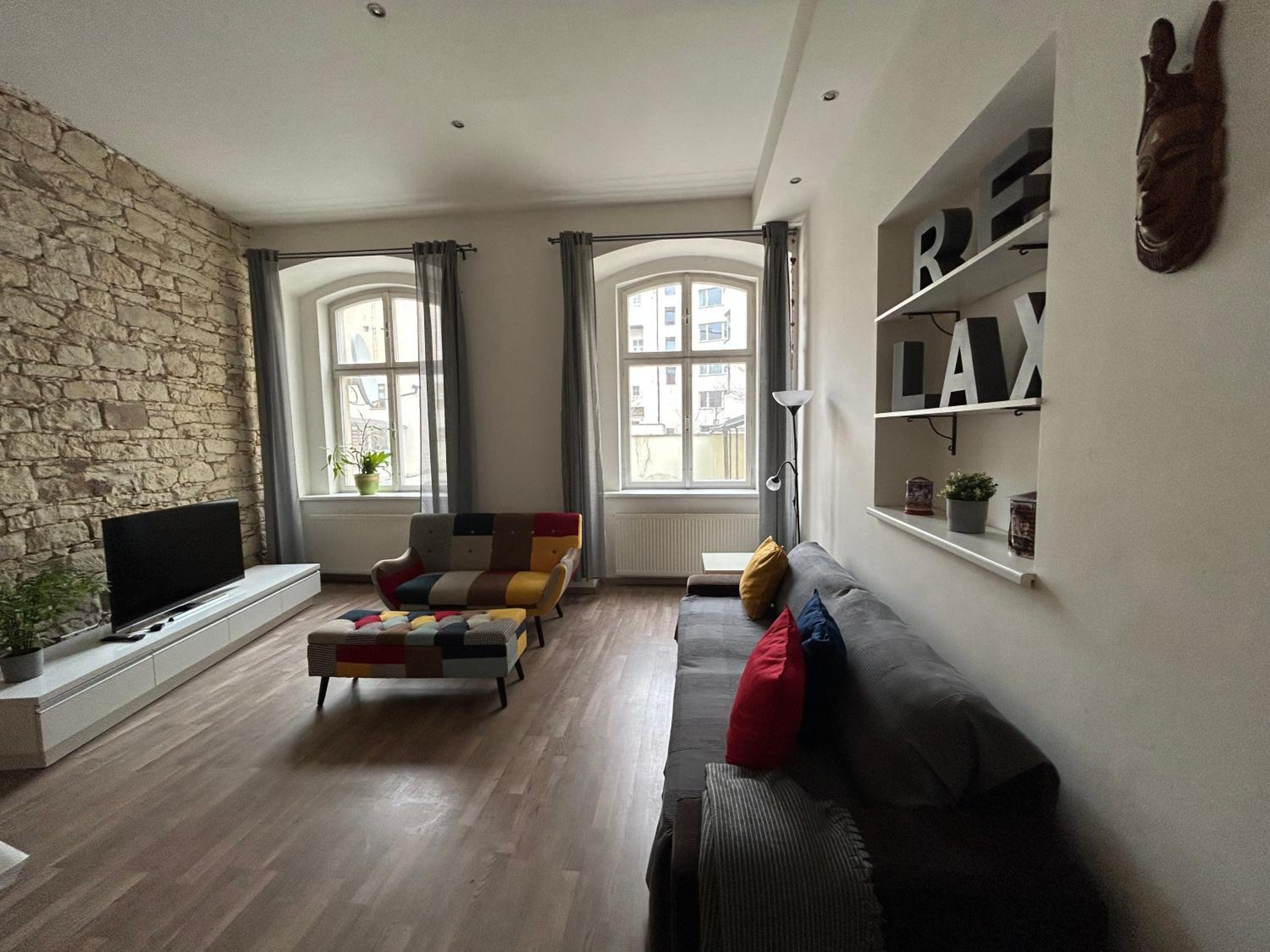 PARTY HOUSE PRAGUE - Apartments Ve Smečkách 18, CITY CENTER!!