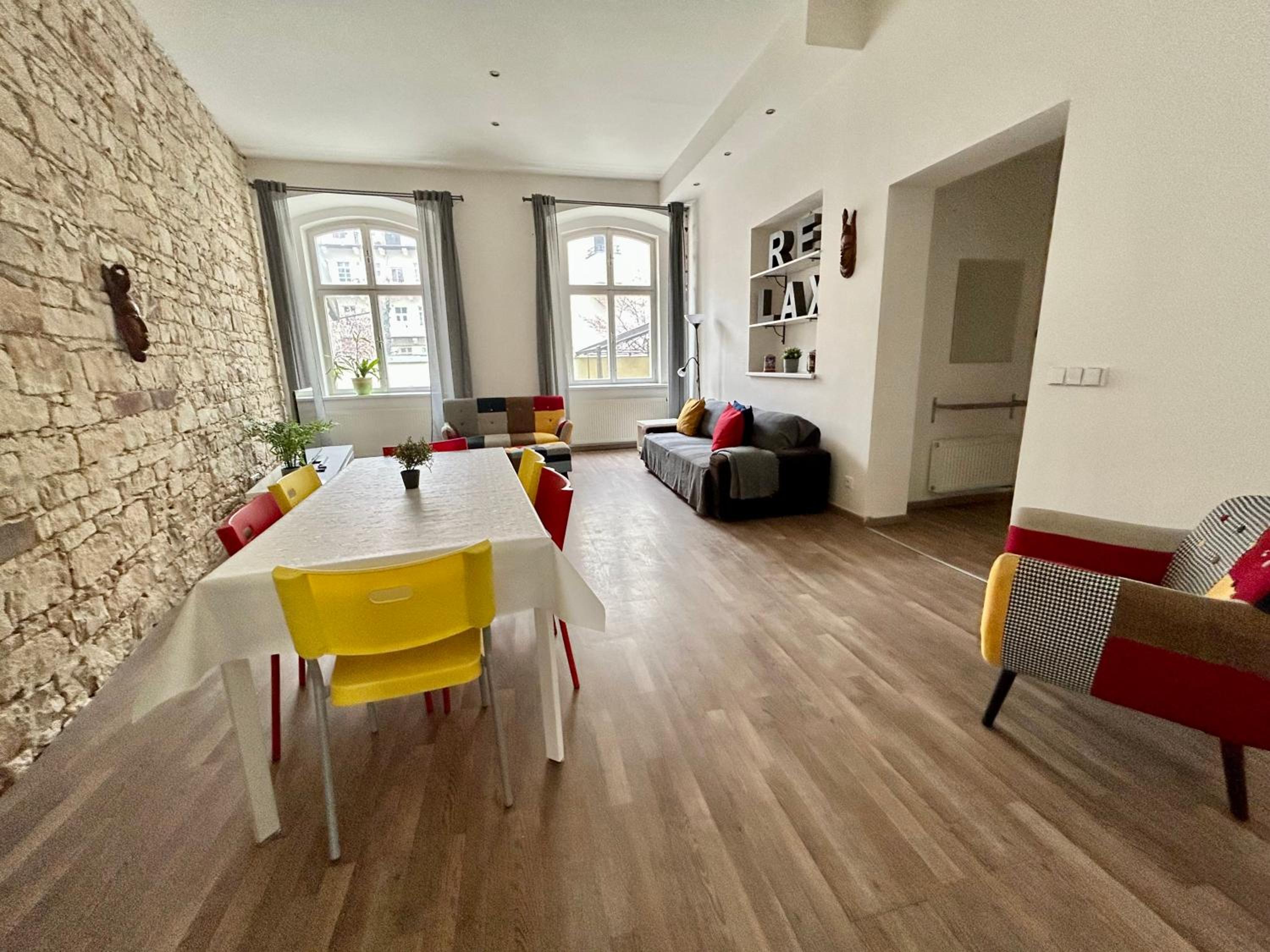 PARTY HOUSE PRAGUE - Apartments Ve Smečkách 18, CITY CENTER!!