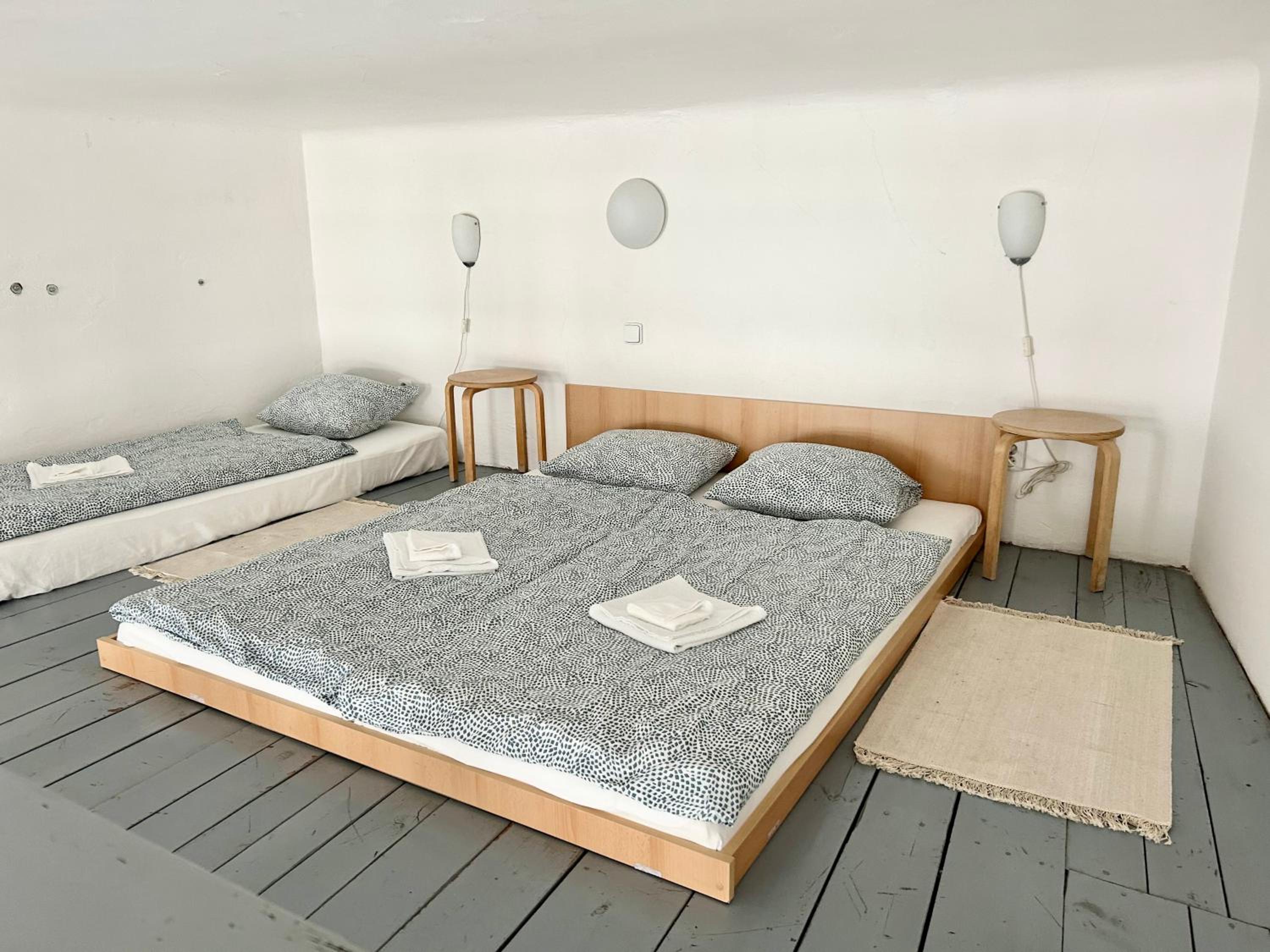 PARTY HOUSE PRAGUE - Apartments Ve Smečkách 18, CITY CENTER!!