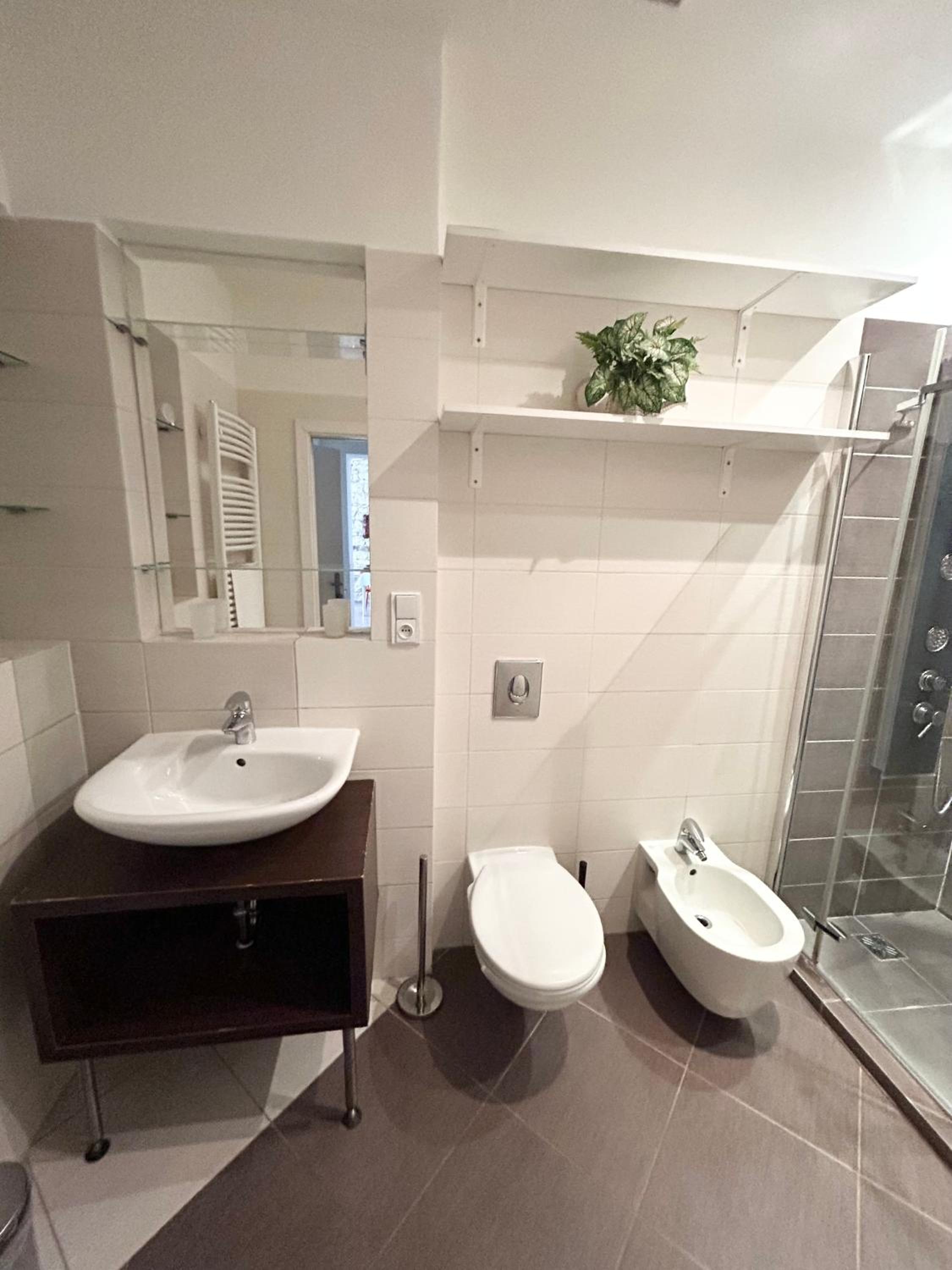 PARTY HOUSE PRAGUE - Apartments Ve Smečkách 18, CITY CENTER!!