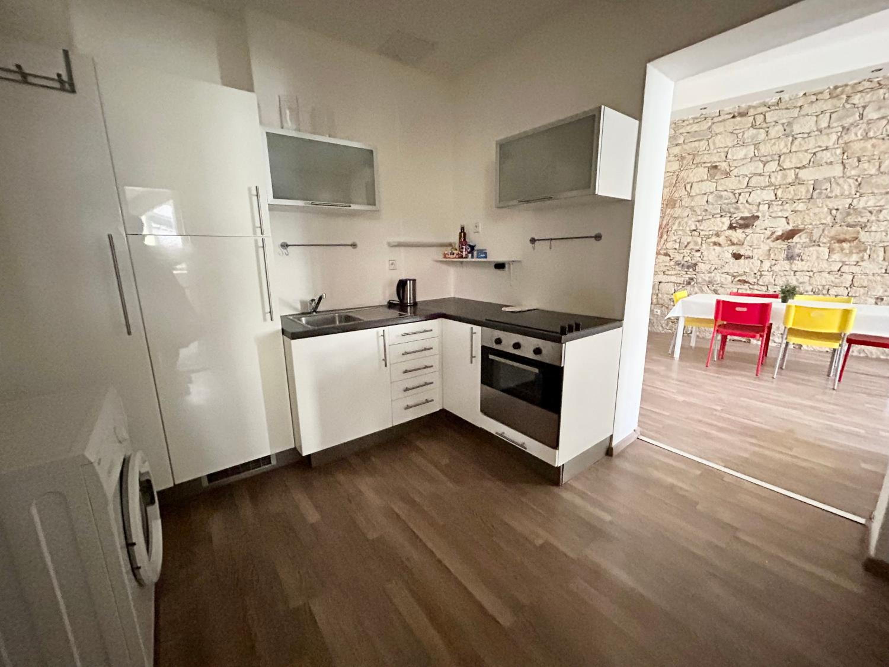 PARTY HOUSE PRAGUE - Apartments Ve Smečkách 18, CITY CENTER!!