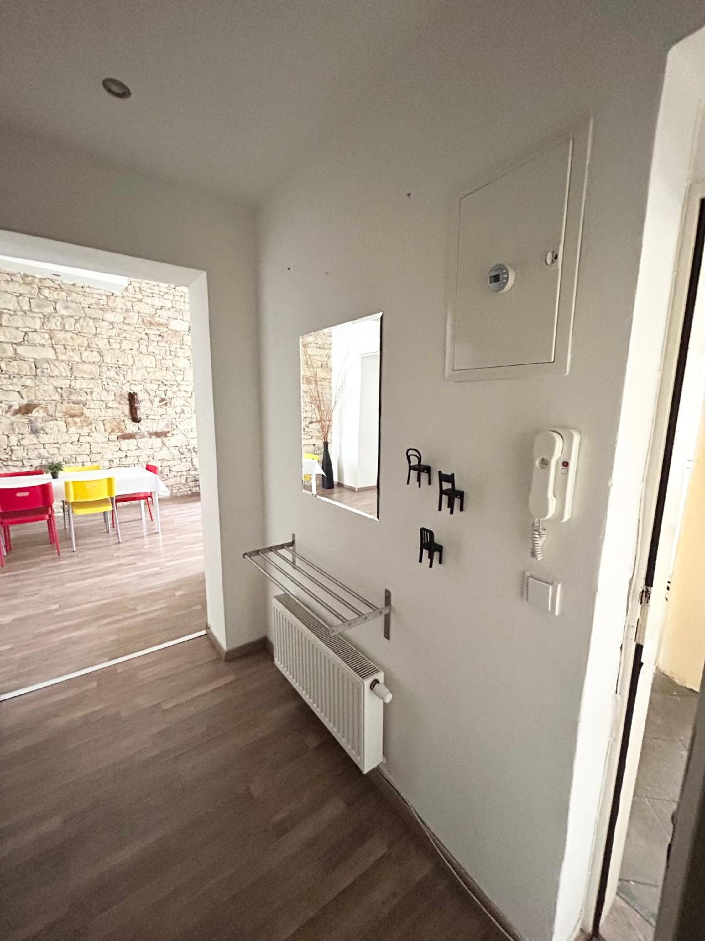 PARTY HOUSE PRAGUE - Apartments Ve Smečkách 18, CITY CENTER!!