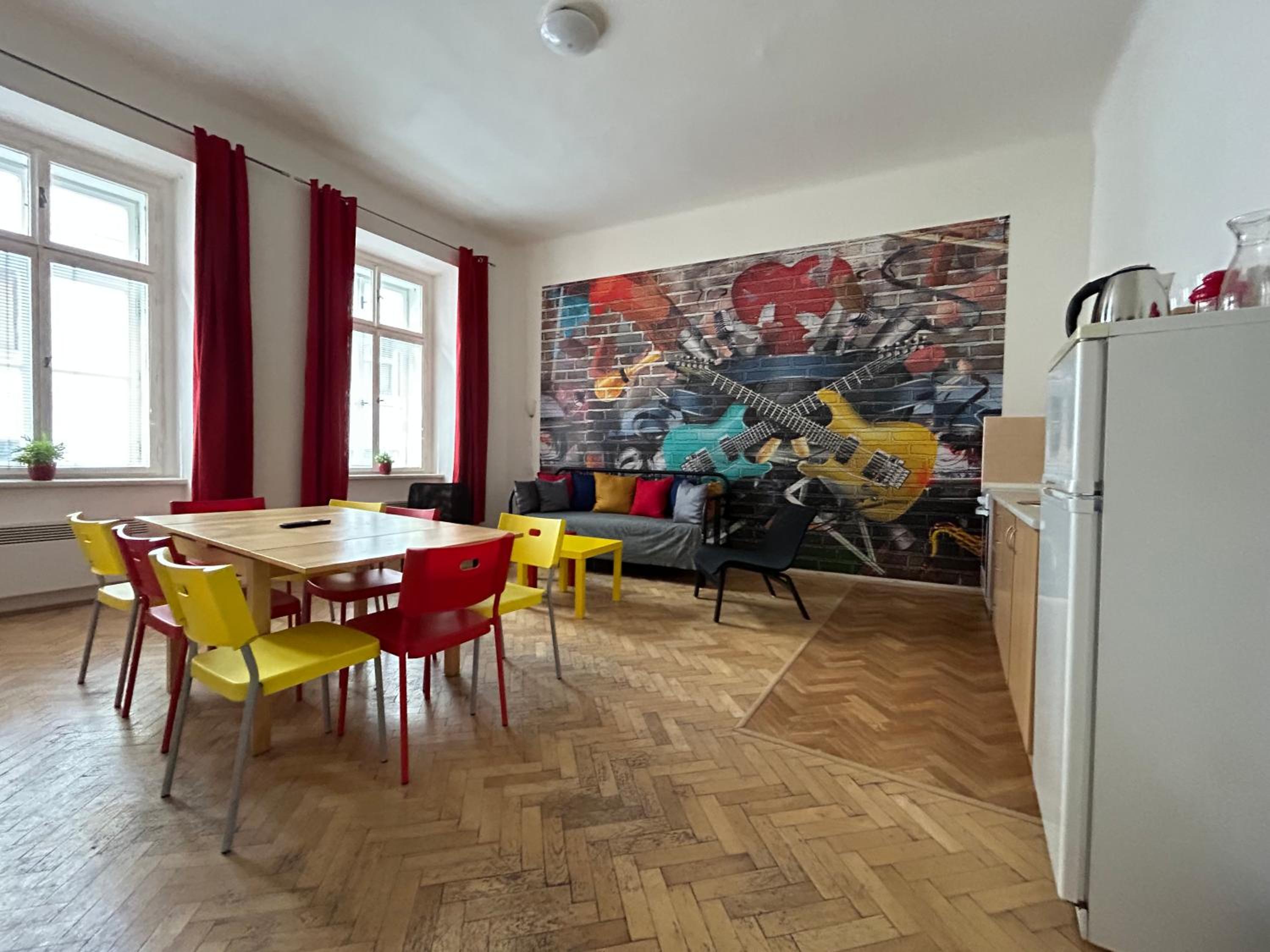 PARTY HOUSE PRAGUE - Apartments Ve Smečkách 18, CITY CENTER!!