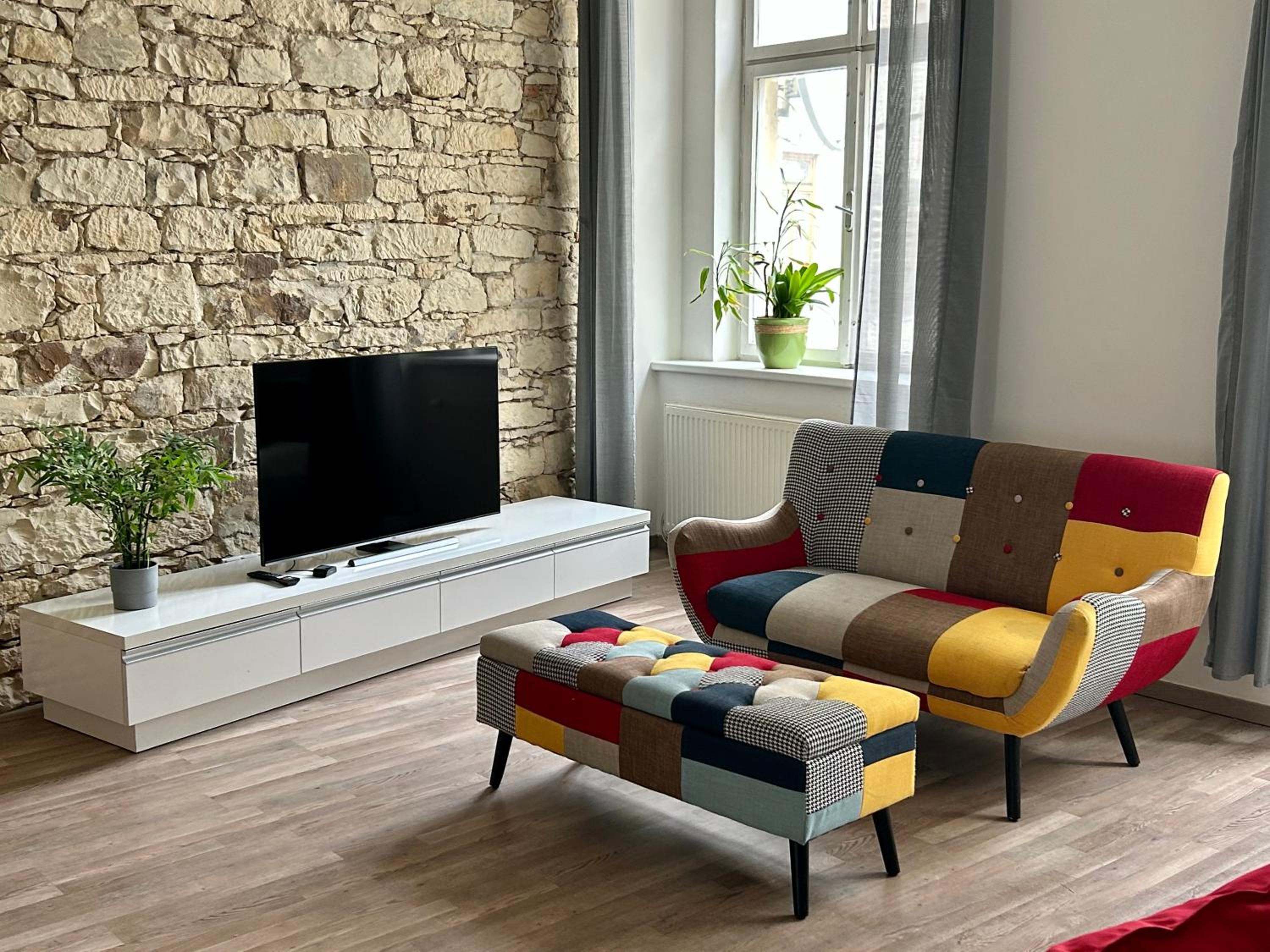 PARTY HOUSE PRAGUE - Apartments Ve Smečkách 18, CITY CENTER!!