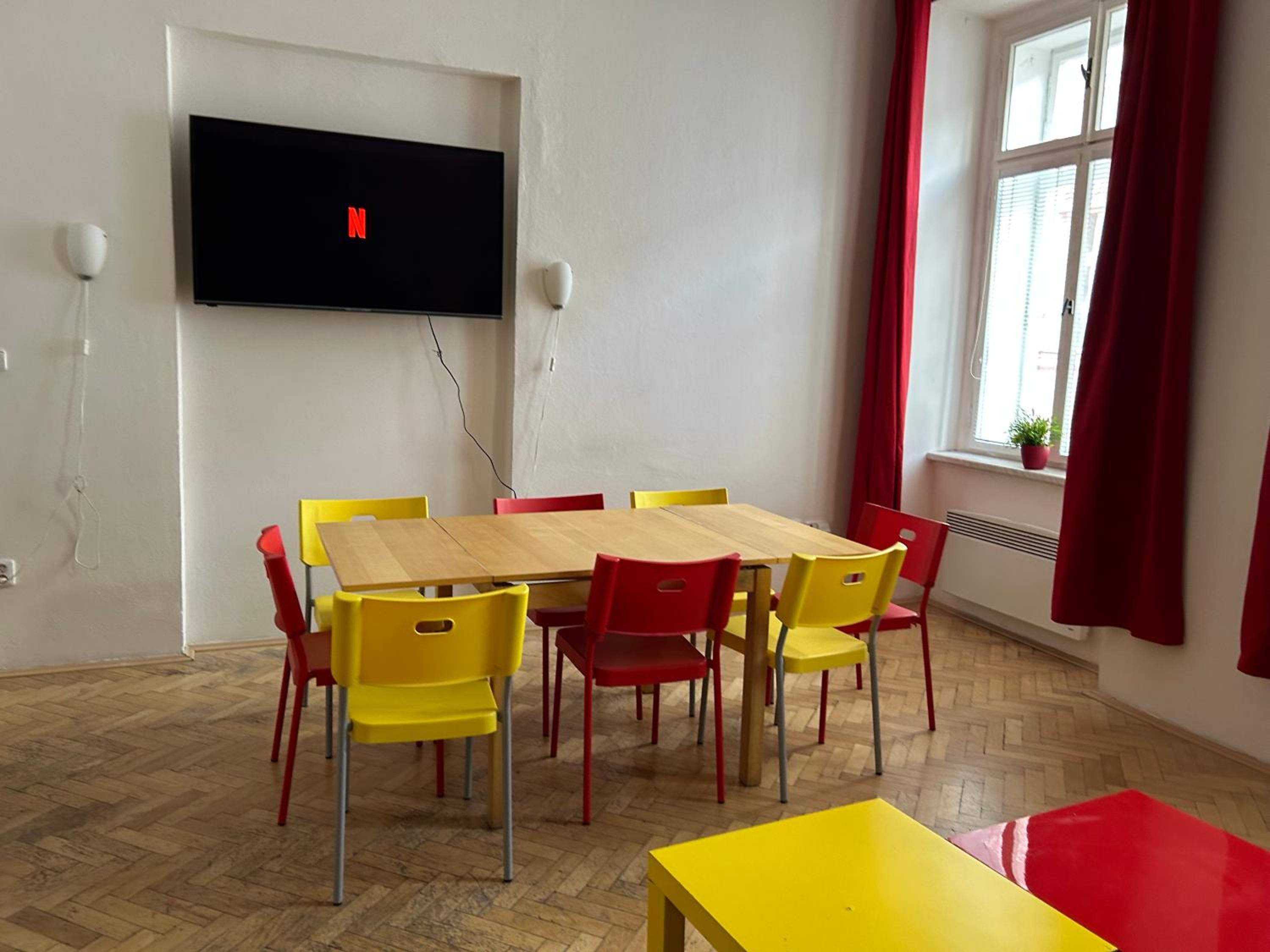 PARTY HOUSE PRAGUE - Apartments Ve Smečkách 18, CITY CENTER!!