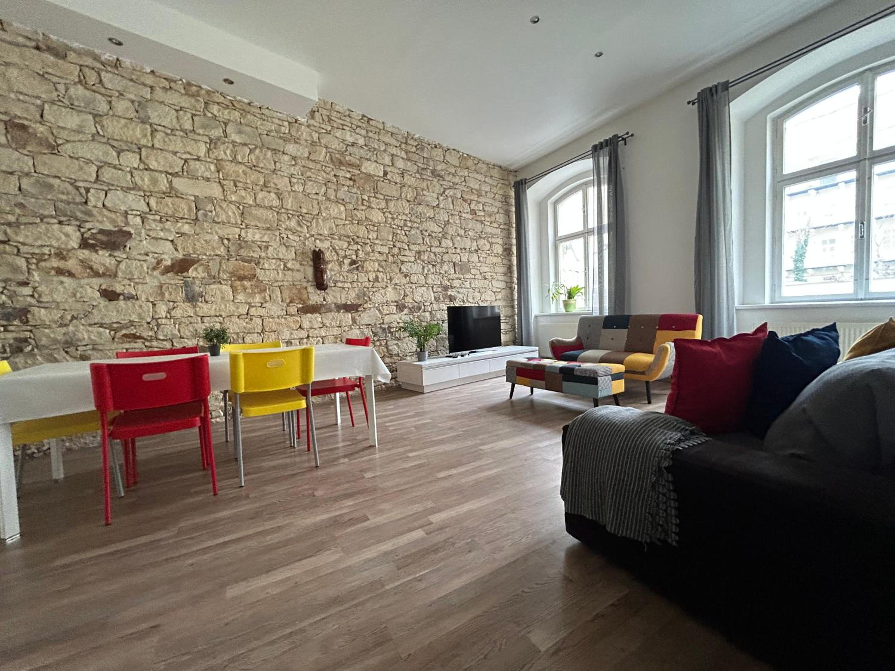 PARTY HOUSE PRAGUE - Apartments Ve Smečkách 18, CITY CENTER!!