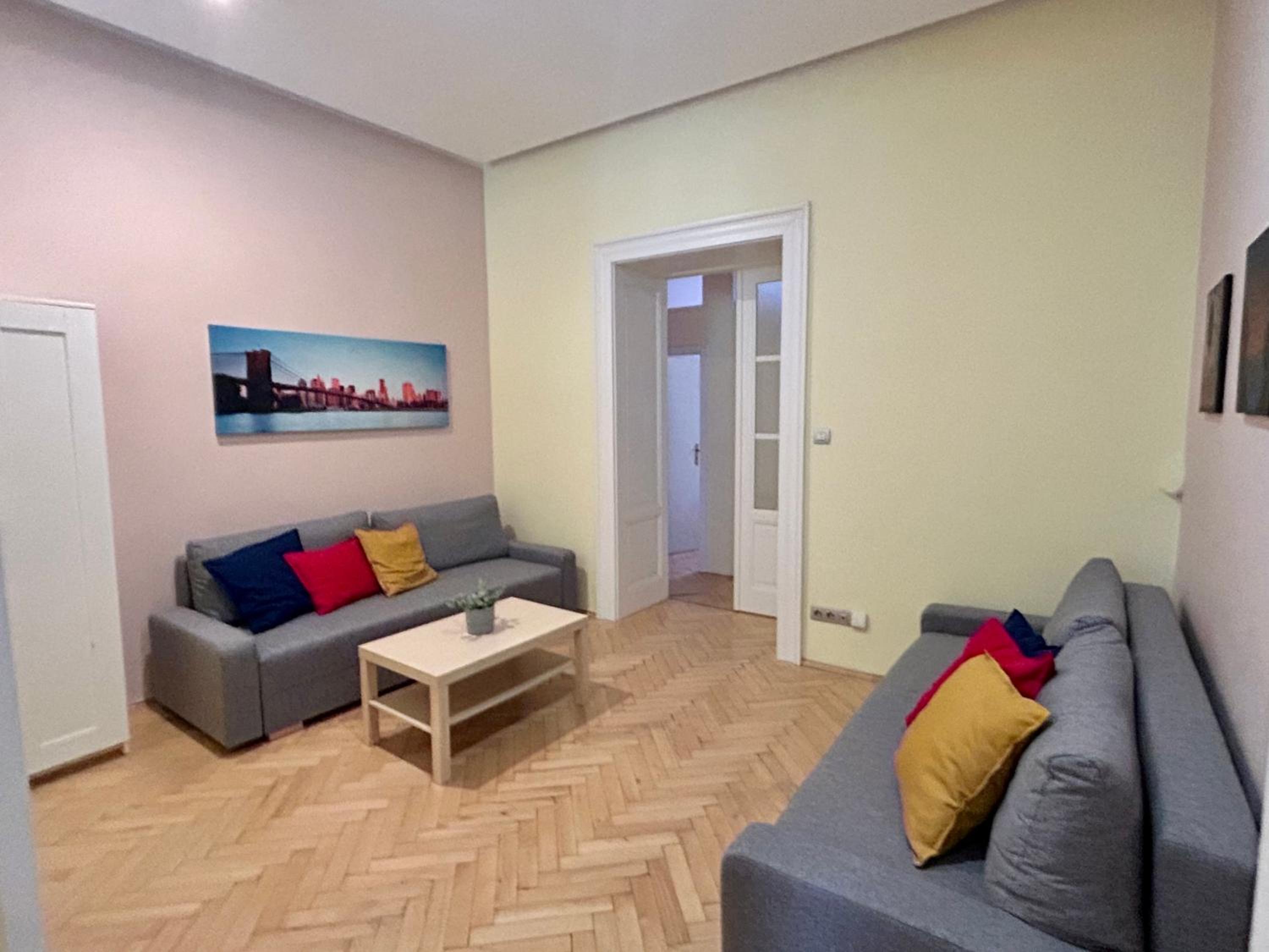 PARTY HOUSE PRAGUE - Apartments Ve Smečkách 18, CITY CENTER!!