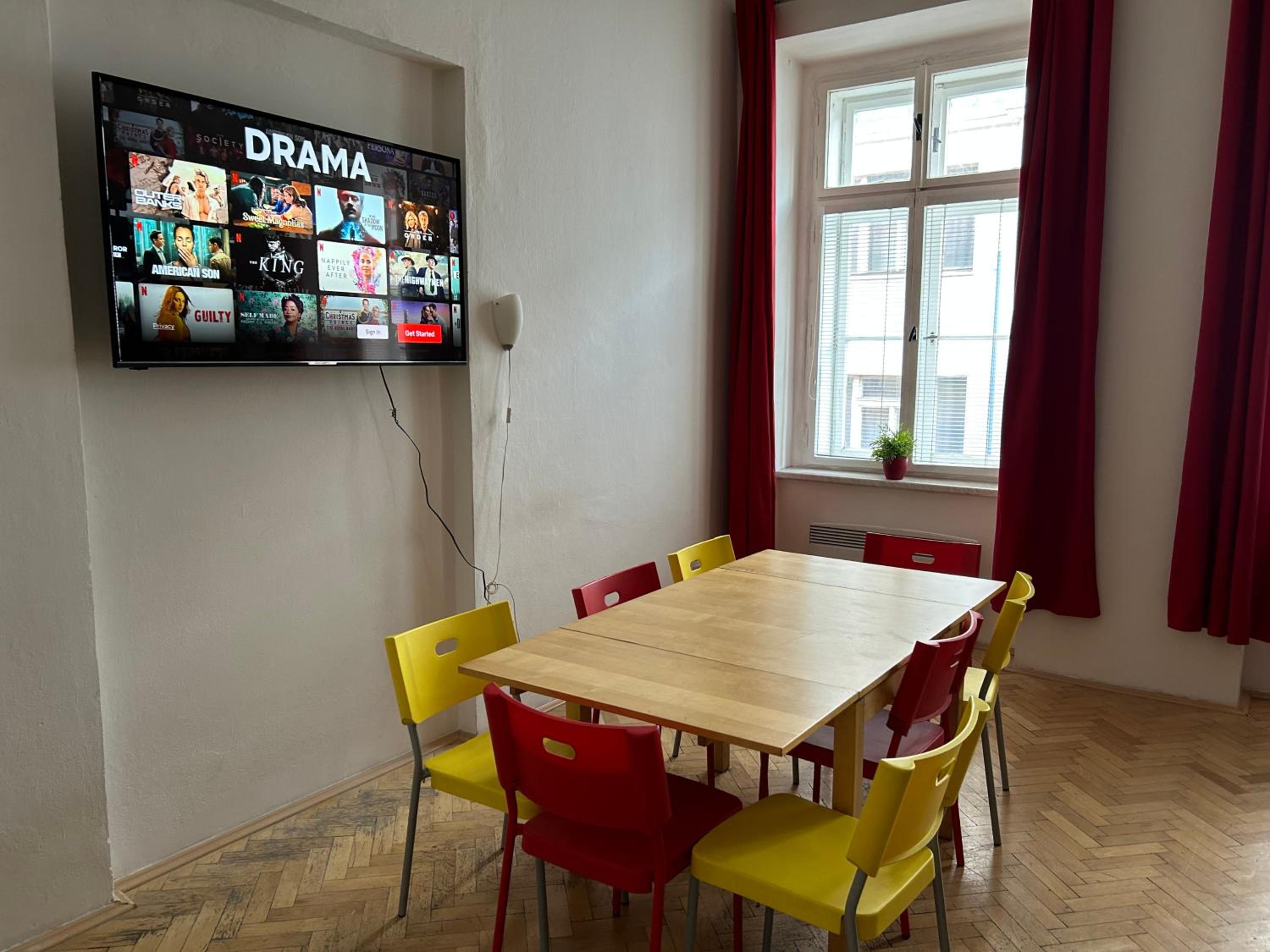 PARTY HOUSE PRAGUE - Apartments Ve Smečkách 18, CITY CENTER!!