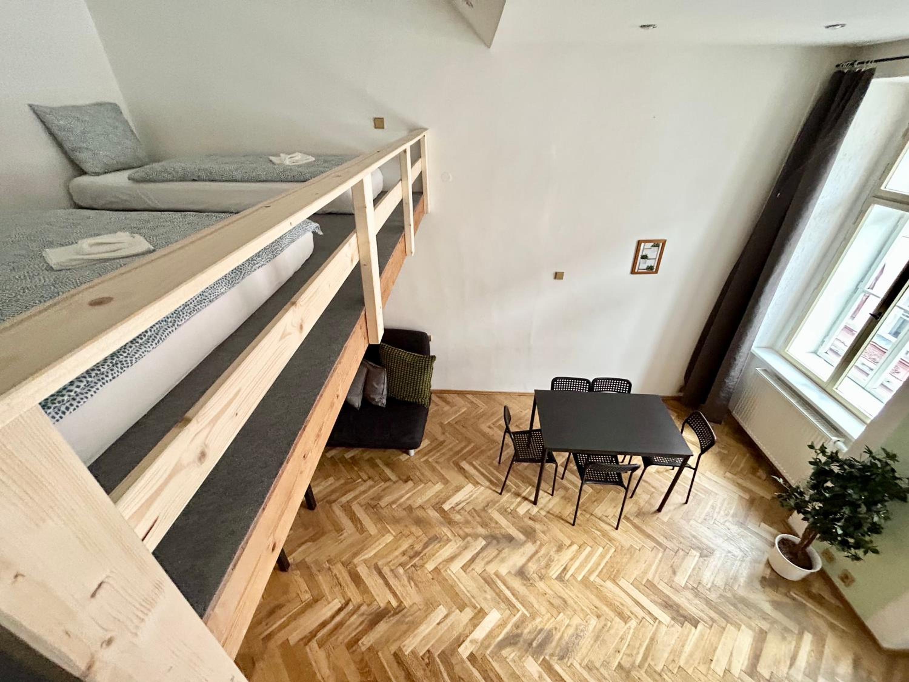 PARTY HOUSE PRAGUE - Apartments Ve Smečkách 18, CITY CENTER!!