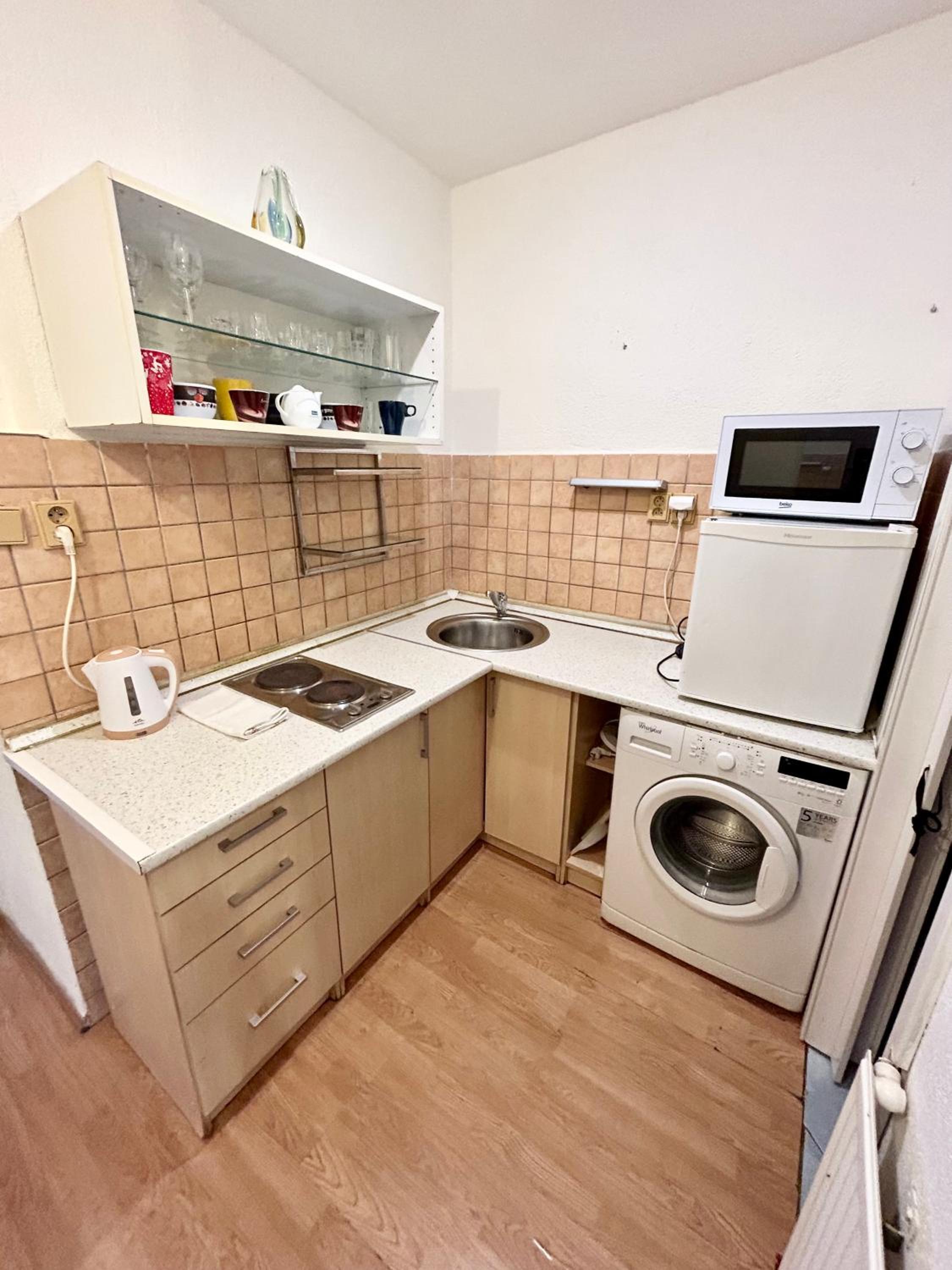 PARTY HOUSE PRAGUE - Apartments Ve Smečkách 18, CITY CENTER!!
