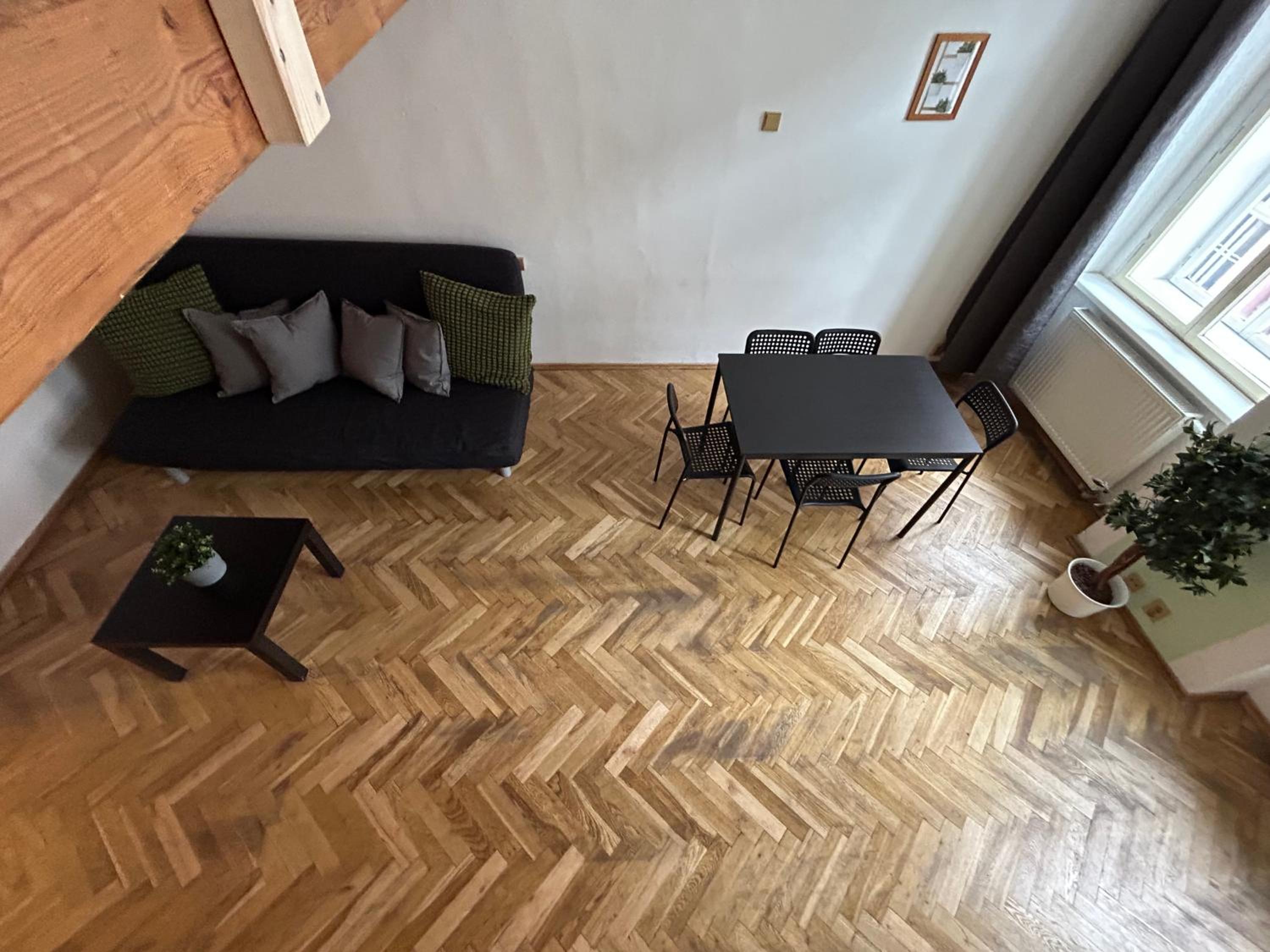 PARTY HOUSE PRAGUE - Apartments Ve Smečkách 18, CITY CENTER!!