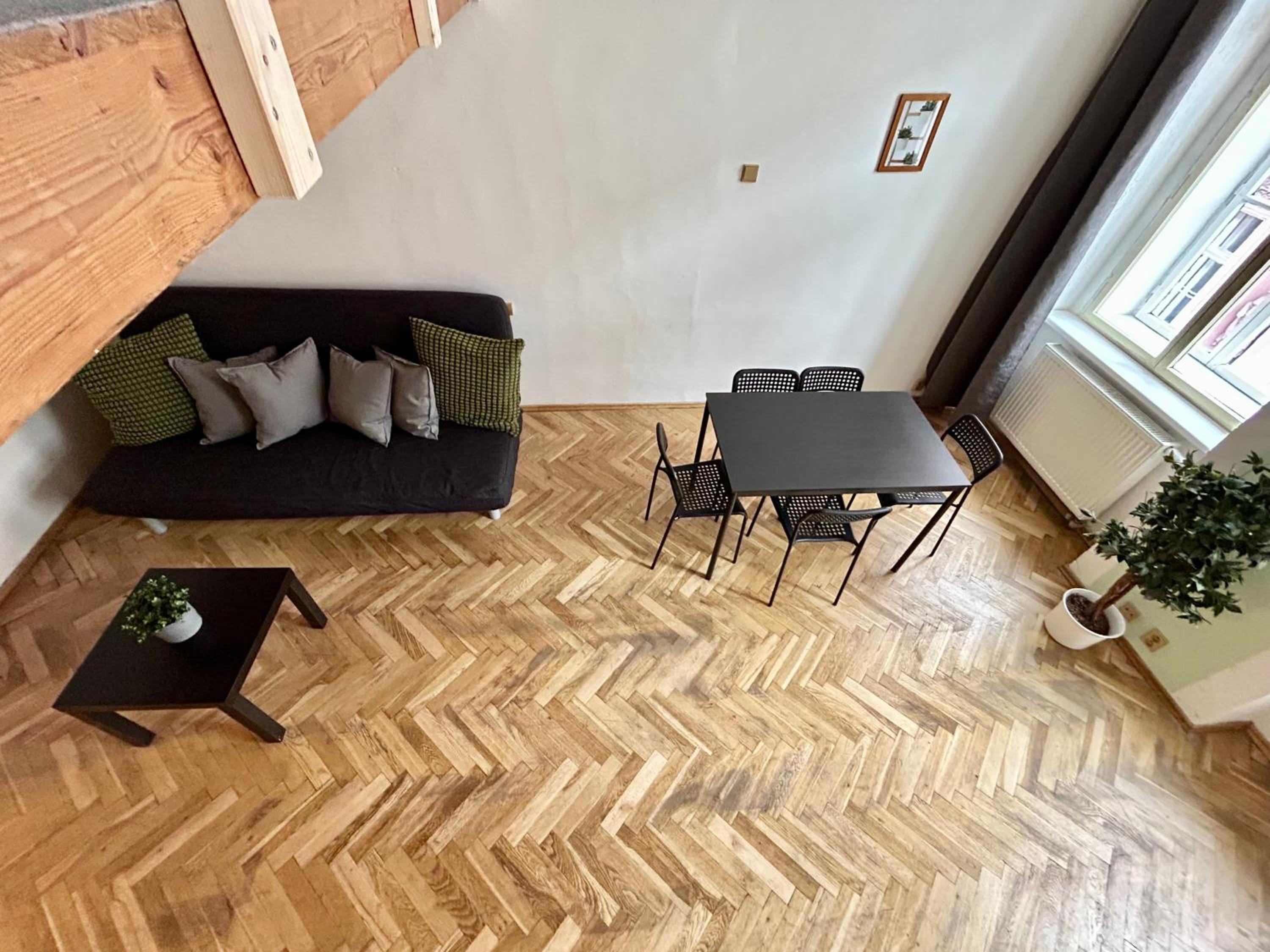 PARTY HOUSE PRAGUE - Apartments Ve Smečkách 18, CITY CENTER!!