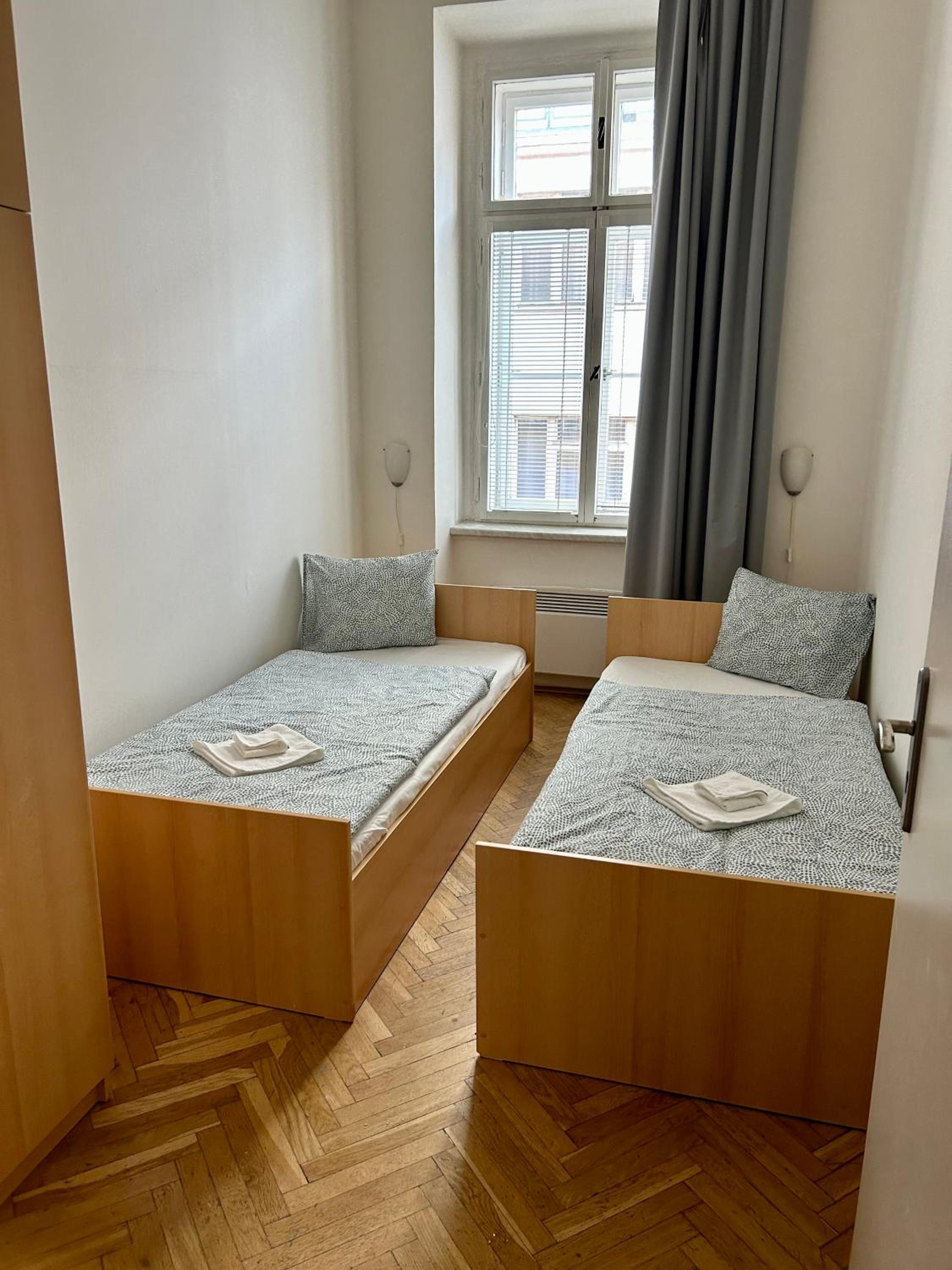 PARTY HOUSE PRAGUE - Apartments Ve Smečkách 18, CITY CENTER!!