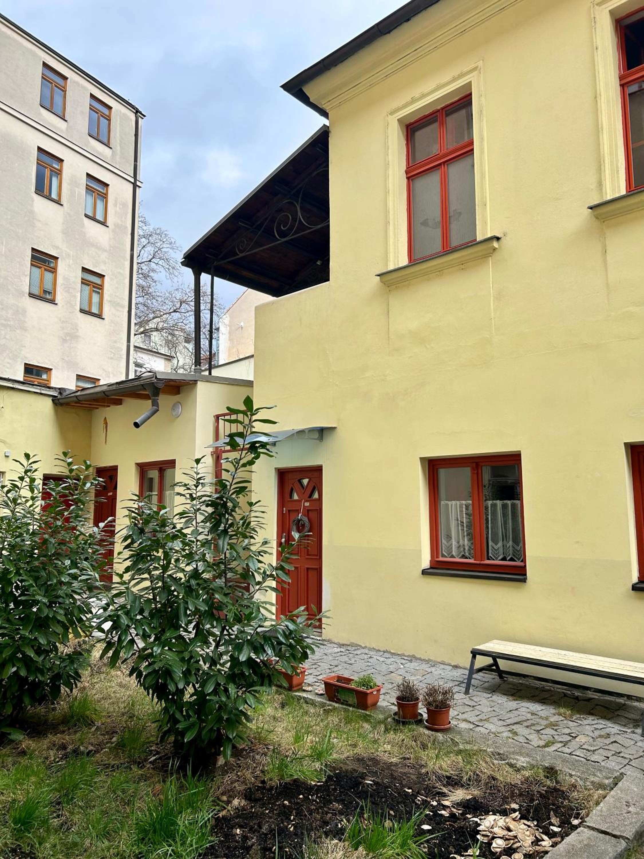 PARTY HOUSE PRAGUE - Apartments Ve Smečkách 18, CITY CENTER!!