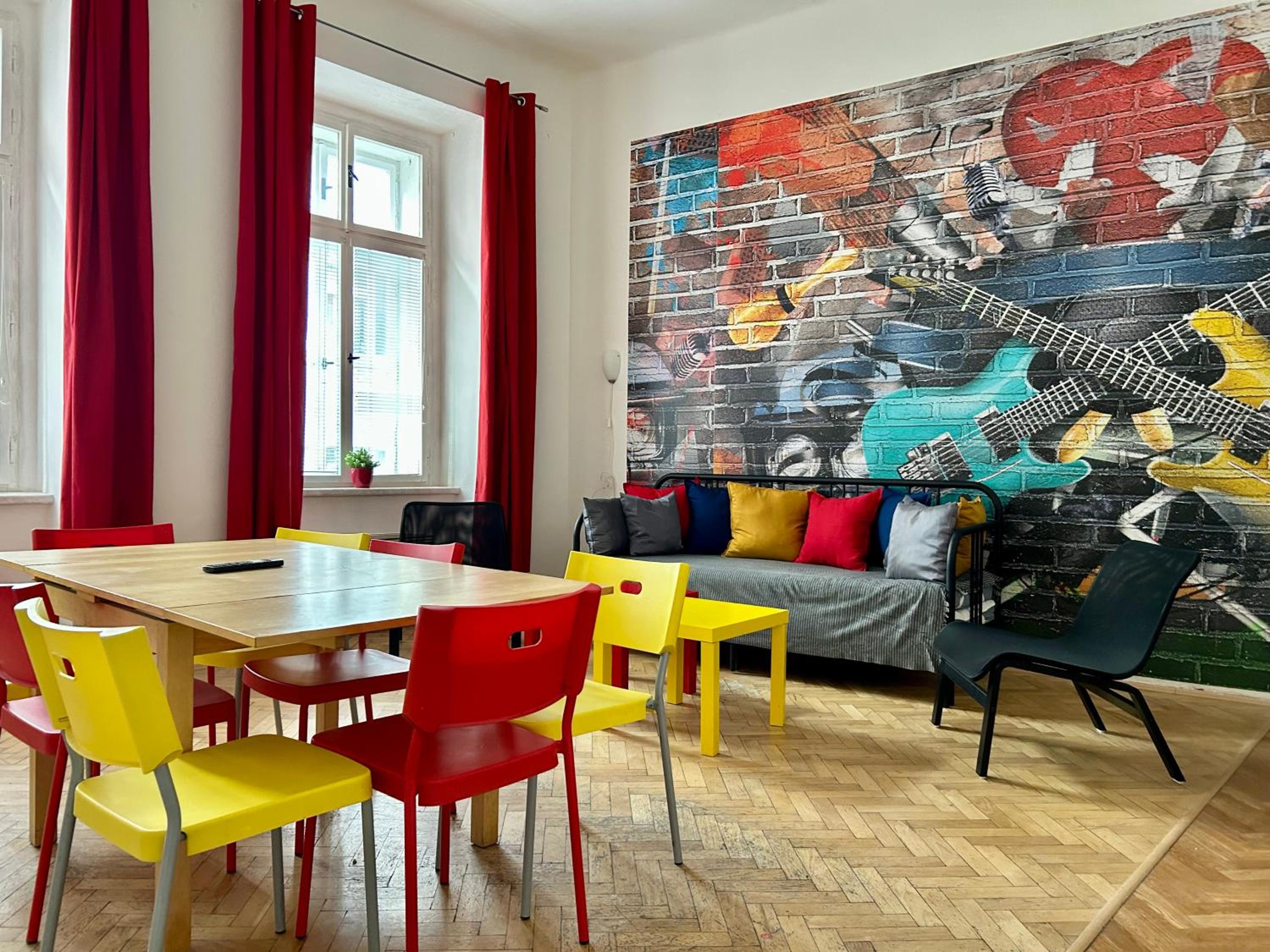 PARTY HOUSE PRAGUE - Apartments Ve Smečkách 18, CITY CENTER!!