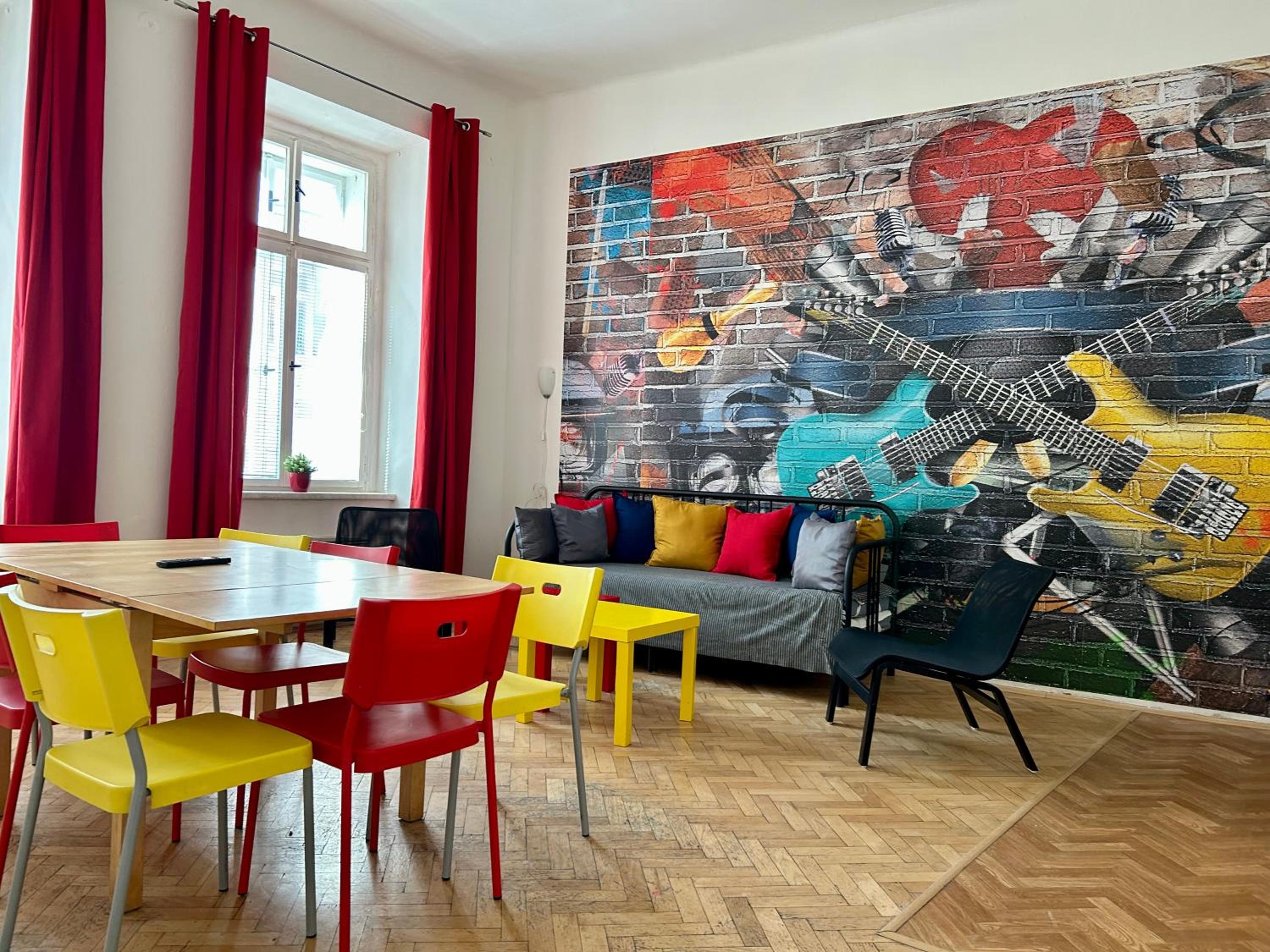 PARTY HOUSE PRAGUE - Apartments Ve Smečkách 18, CITY CENTER!!