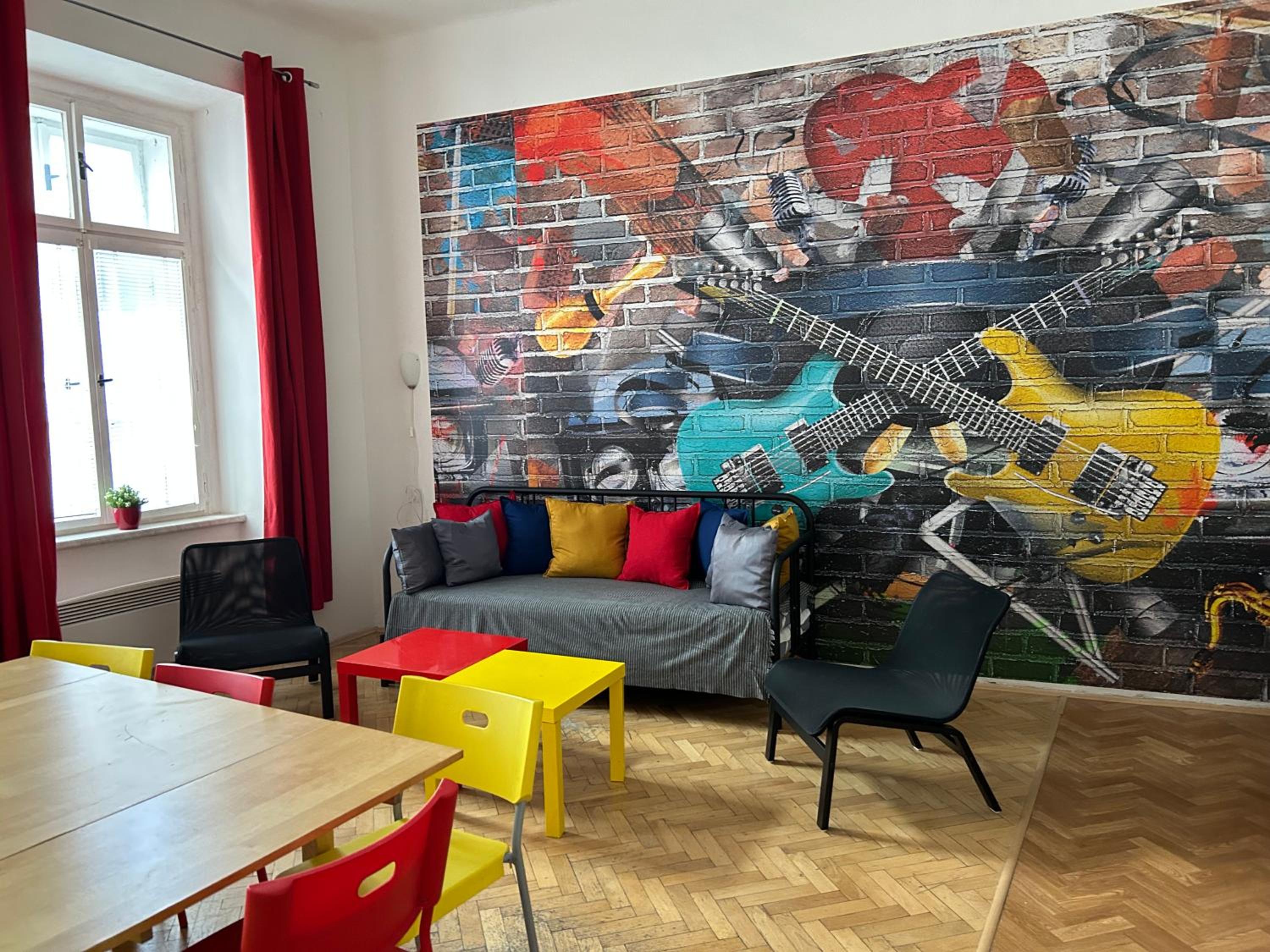 PARTY HOUSE PRAGUE - Apartments Ve Smečkách 18, CITY CENTER!!