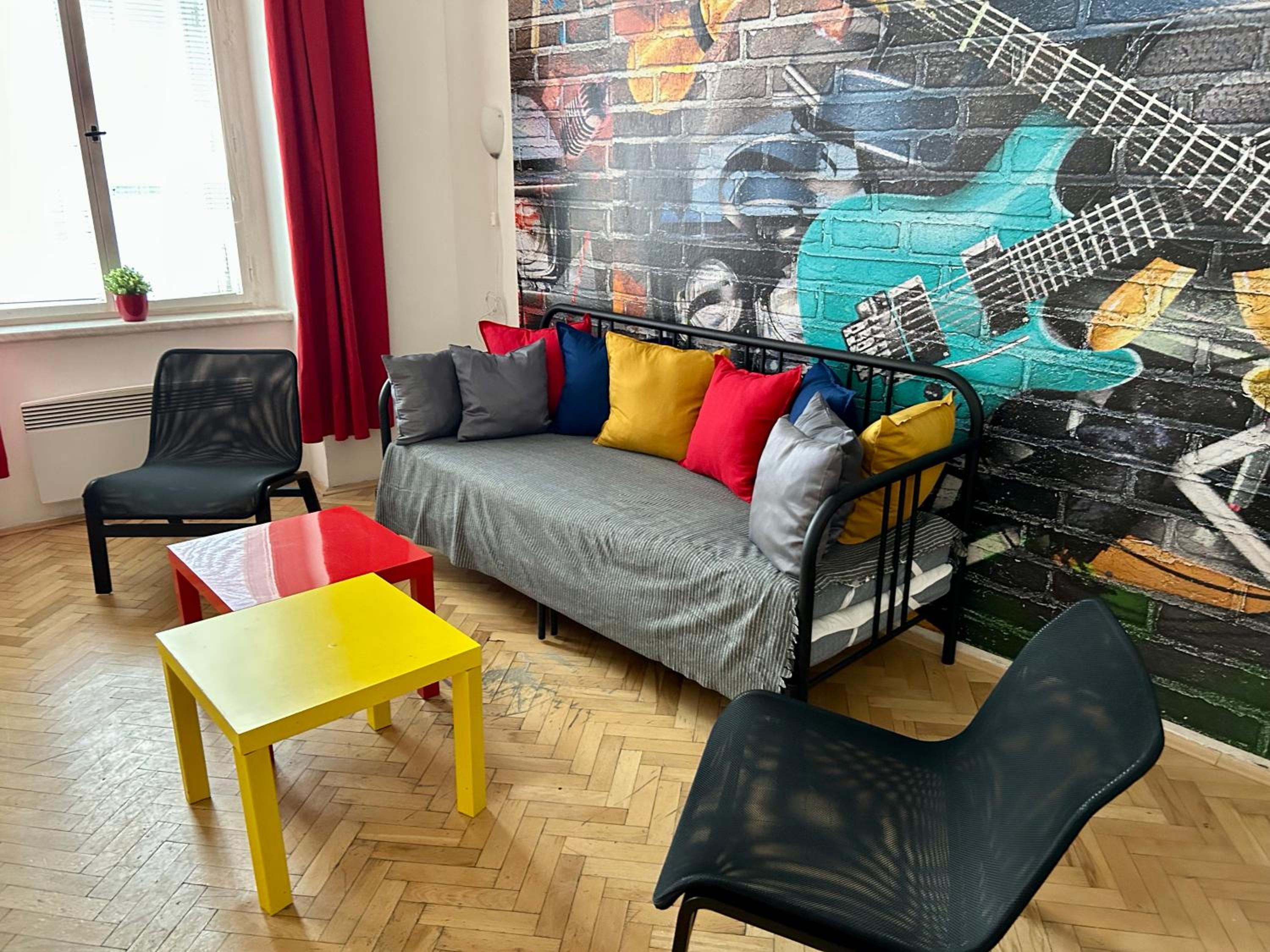 PARTY HOUSE PRAGUE - Apartments Ve Smečkách 18, CITY CENTER!!