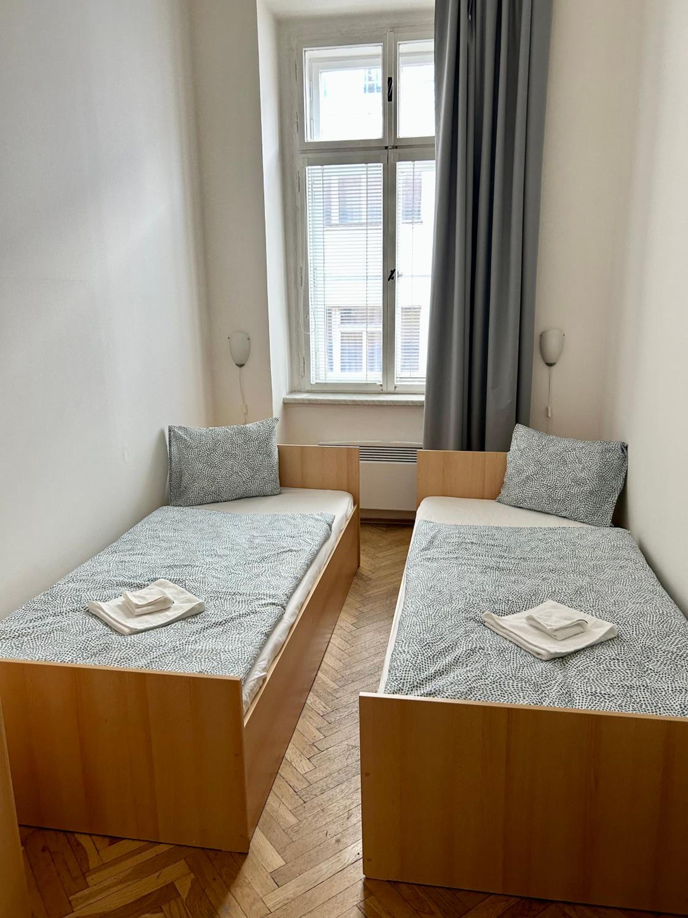 PARTY HOUSE PRAGUE - Apartments Ve Smečkách 18, CITY CENTER!!