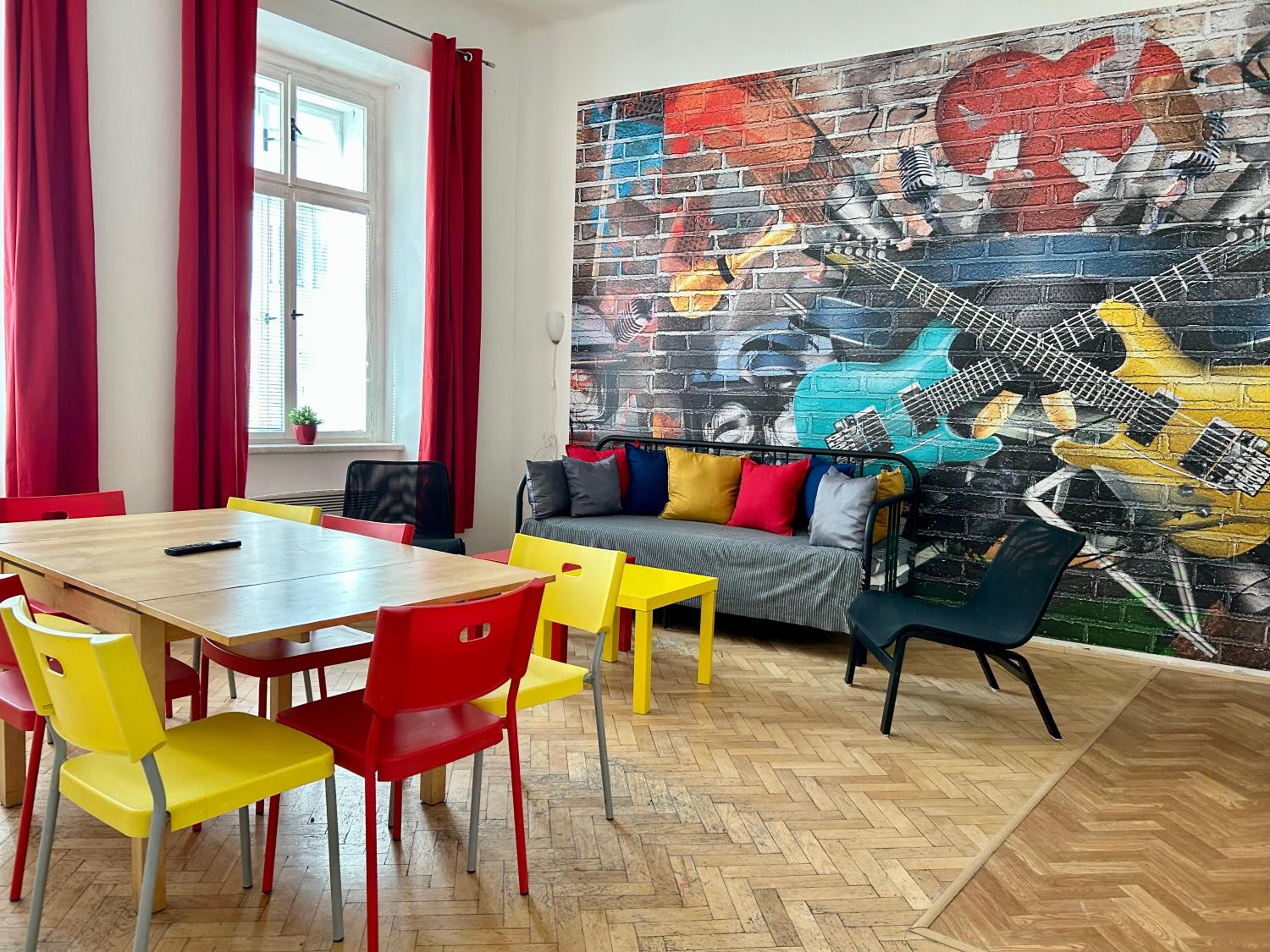 PARTY HOUSE PRAGUE - Apartments Ve Smečkách 18, CITY CENTER!!
