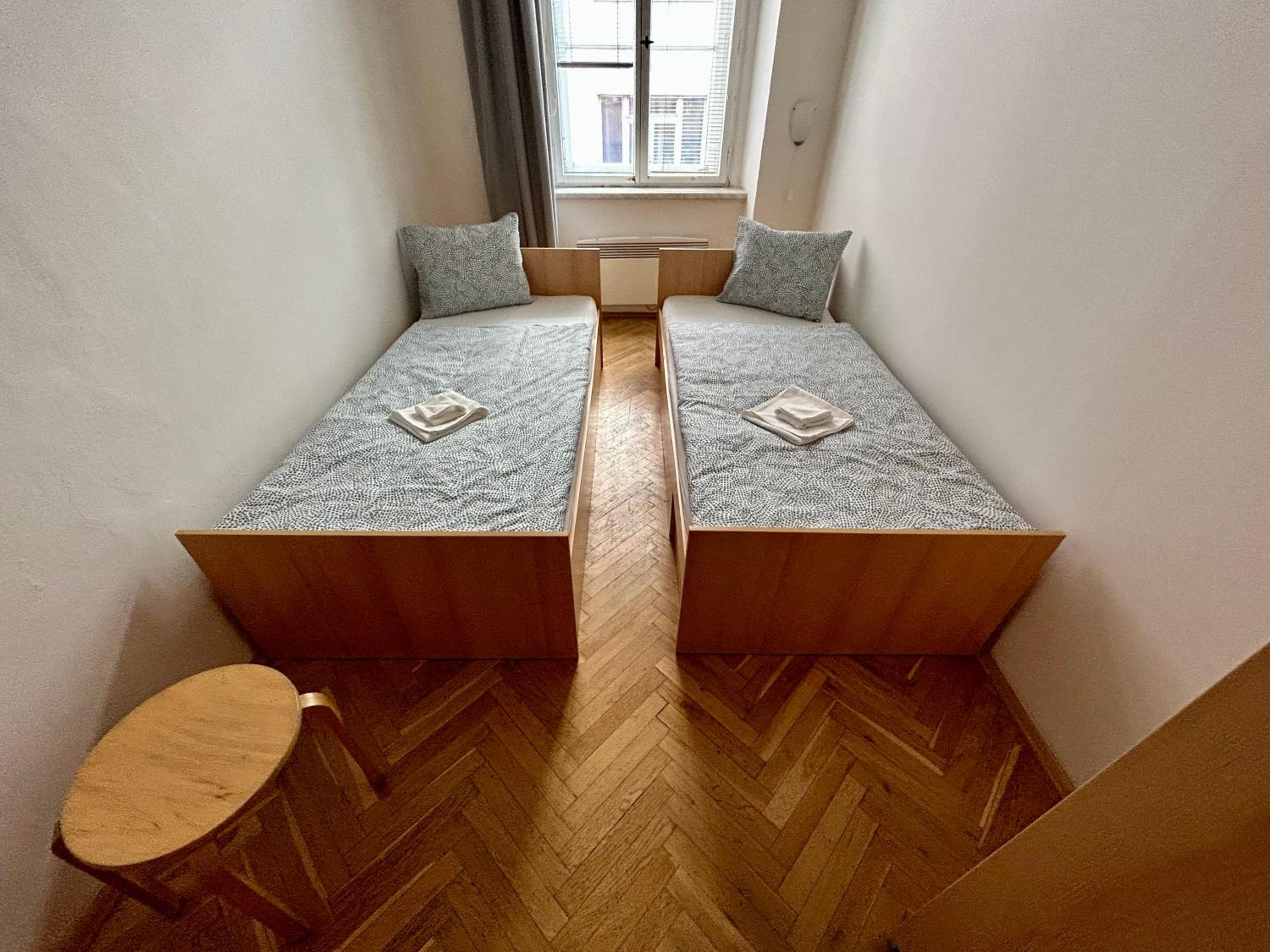 PARTY HOUSE PRAGUE - Apartments Ve Smečkách 18, CITY CENTER!!