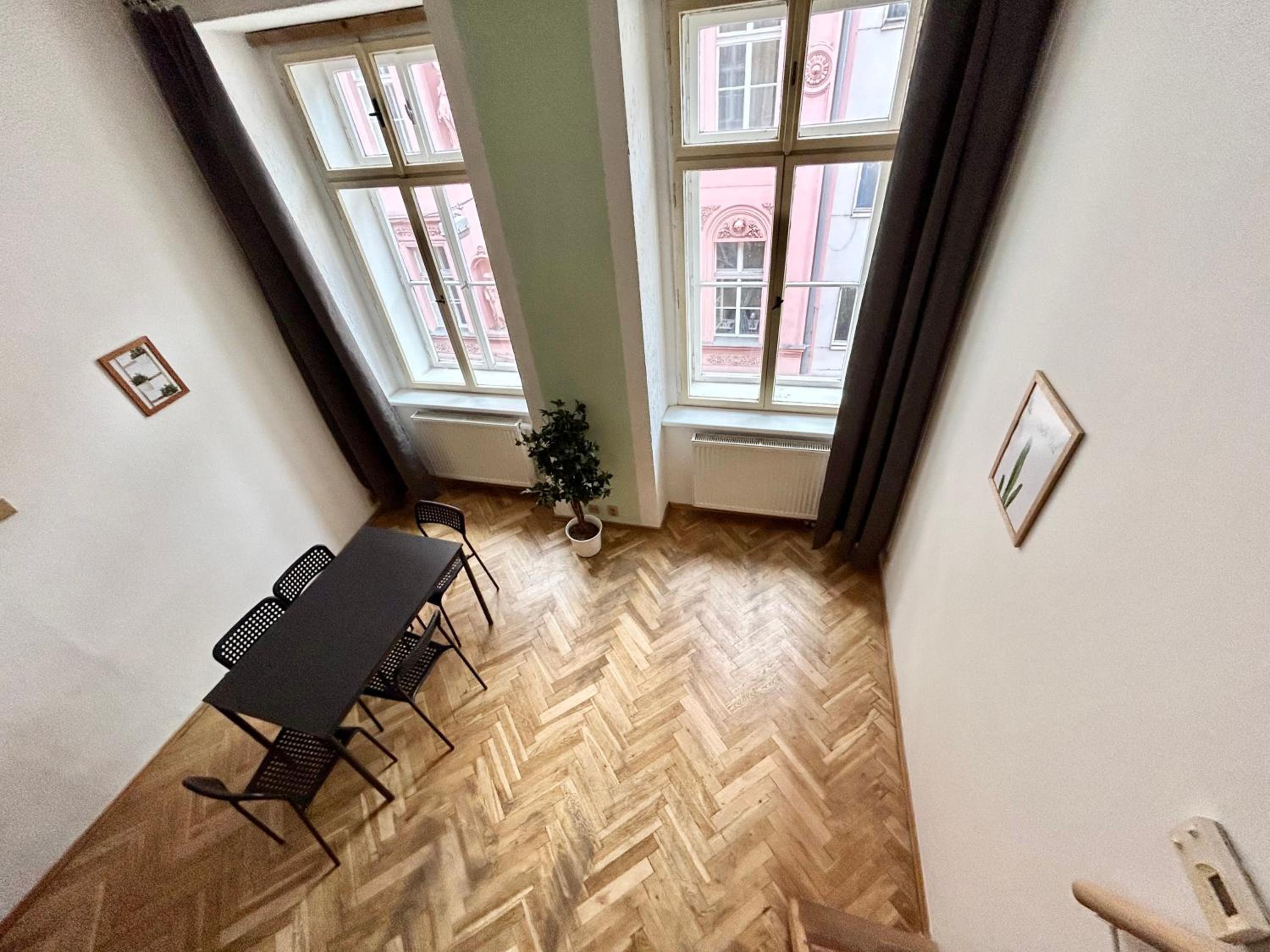 PARTY HOUSE PRAGUE - Apartments Ve Smečkách 18, CITY CENTER!!