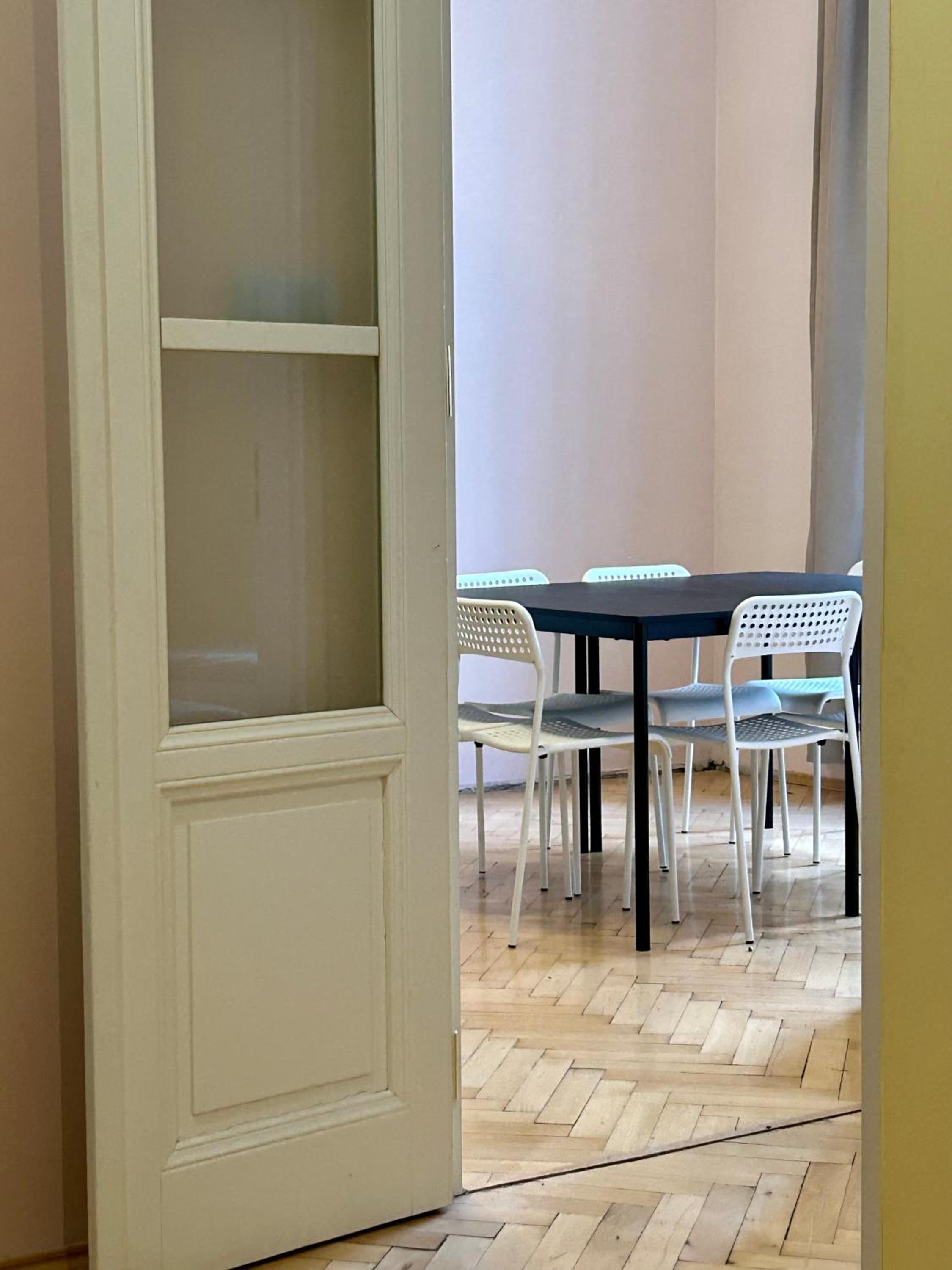 PARTY HOUSE PRAGUE - Apartments Ve Smečkách 18, CITY CENTER!!
