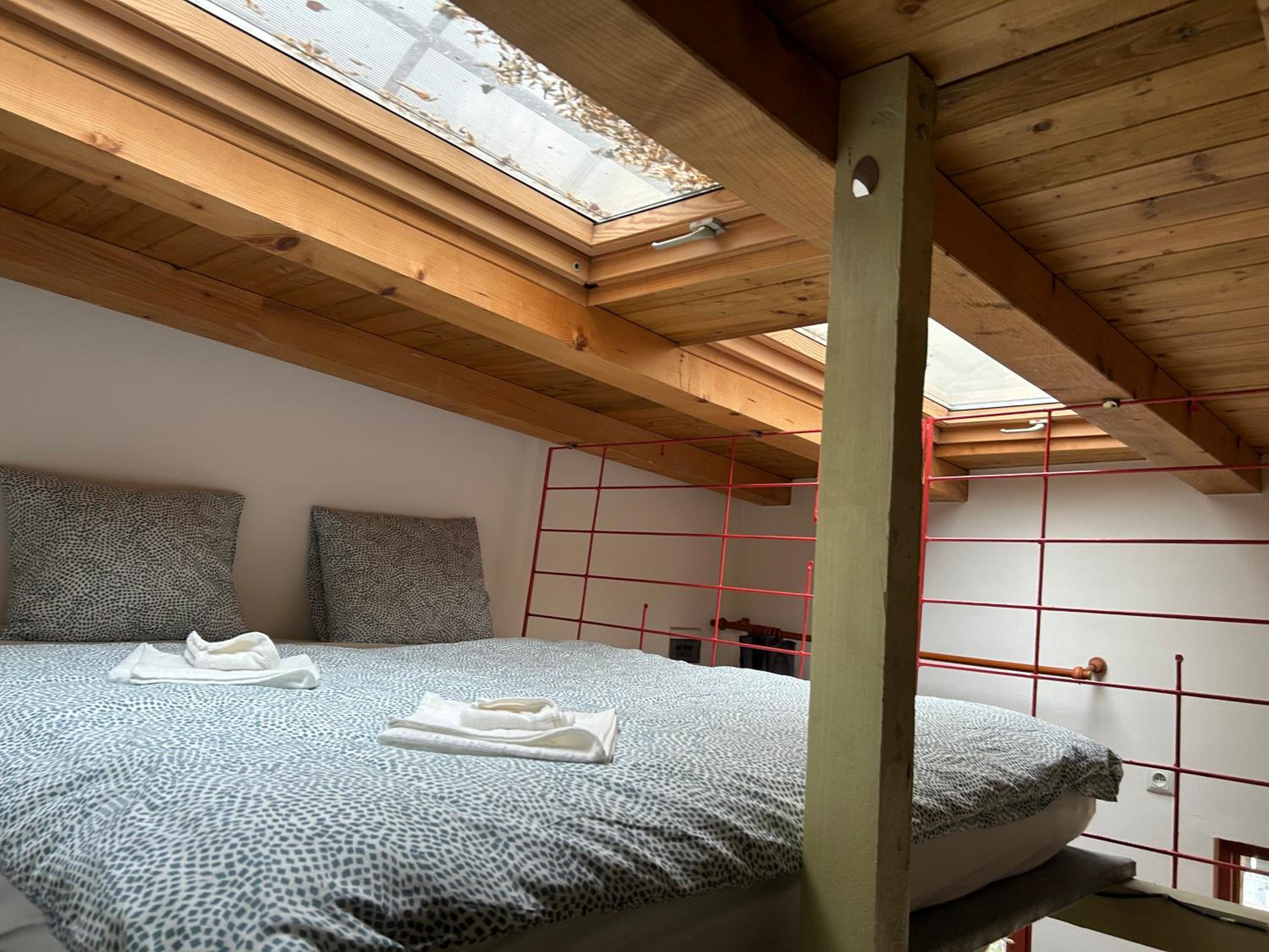 PARTY HOUSE PRAGUE - Apartments Ve Smečkách 18, CITY CENTER!!