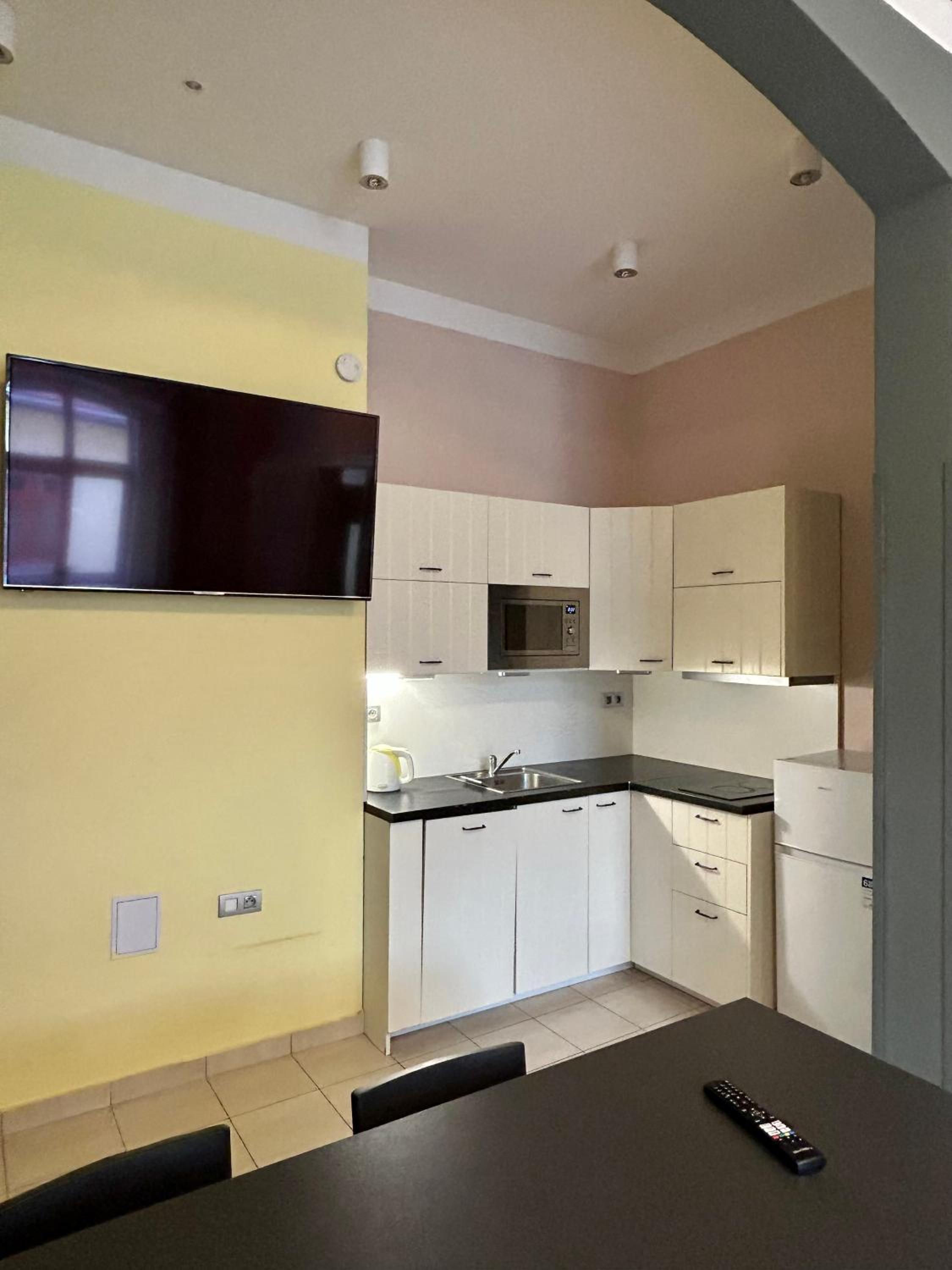 PARTY HOUSE PRAGUE - Apartments Ve Smečkách 18, CITY CENTER!!