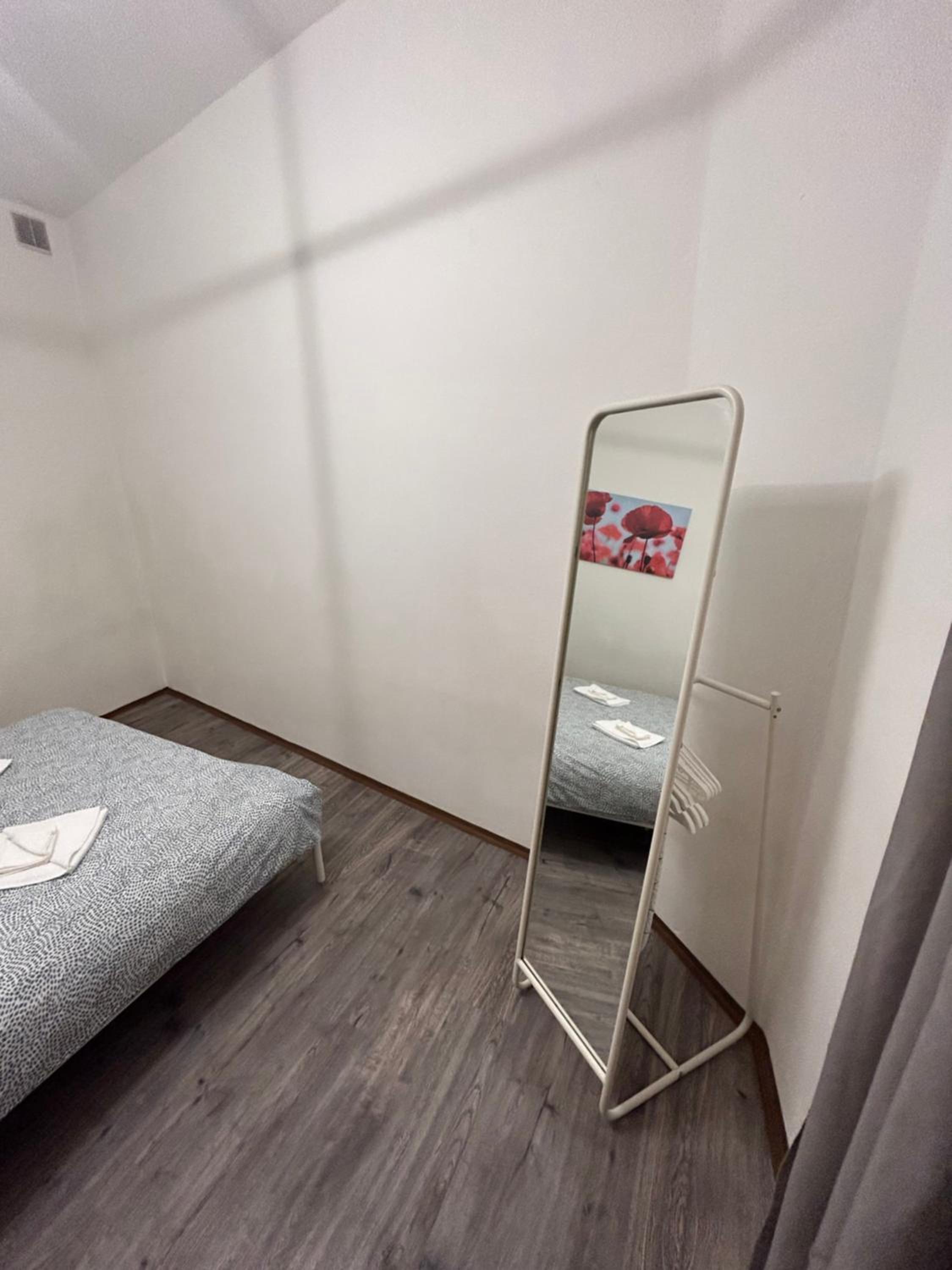 PARTY HOUSE PRAGUE - Apartments Ve Smečkách 18, CITY CENTER!!