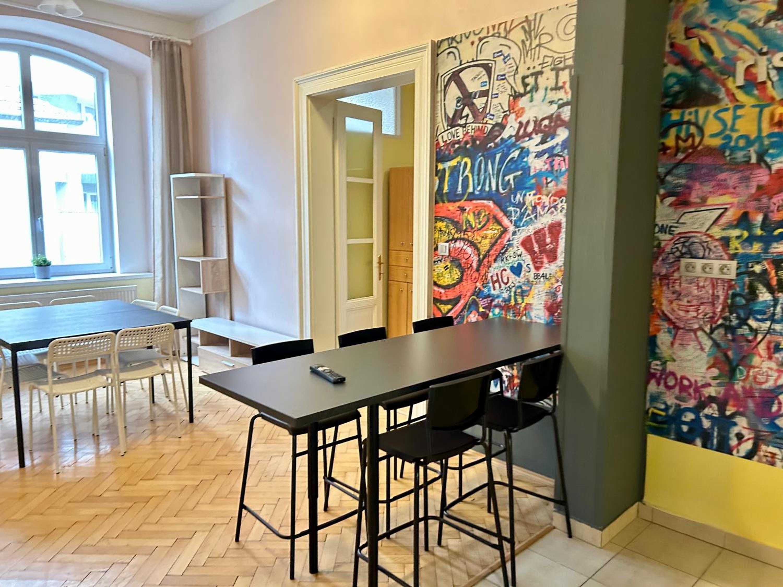 PARTY HOUSE PRAGUE - Apartments Ve Smečkách 18, CITY CENTER!!
