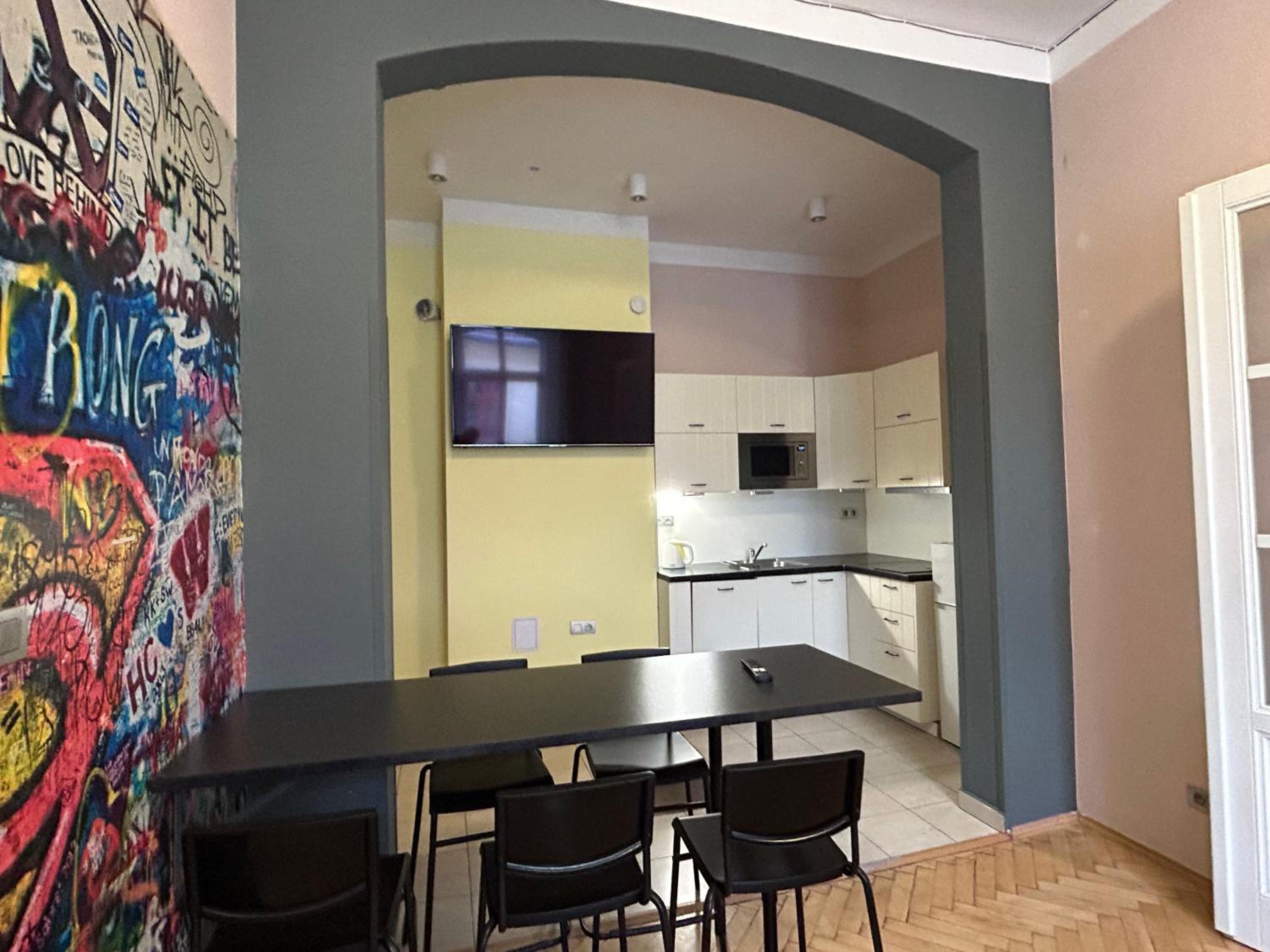PARTY HOUSE PRAGUE - Apartments Ve Smečkách 18, CITY CENTER!!