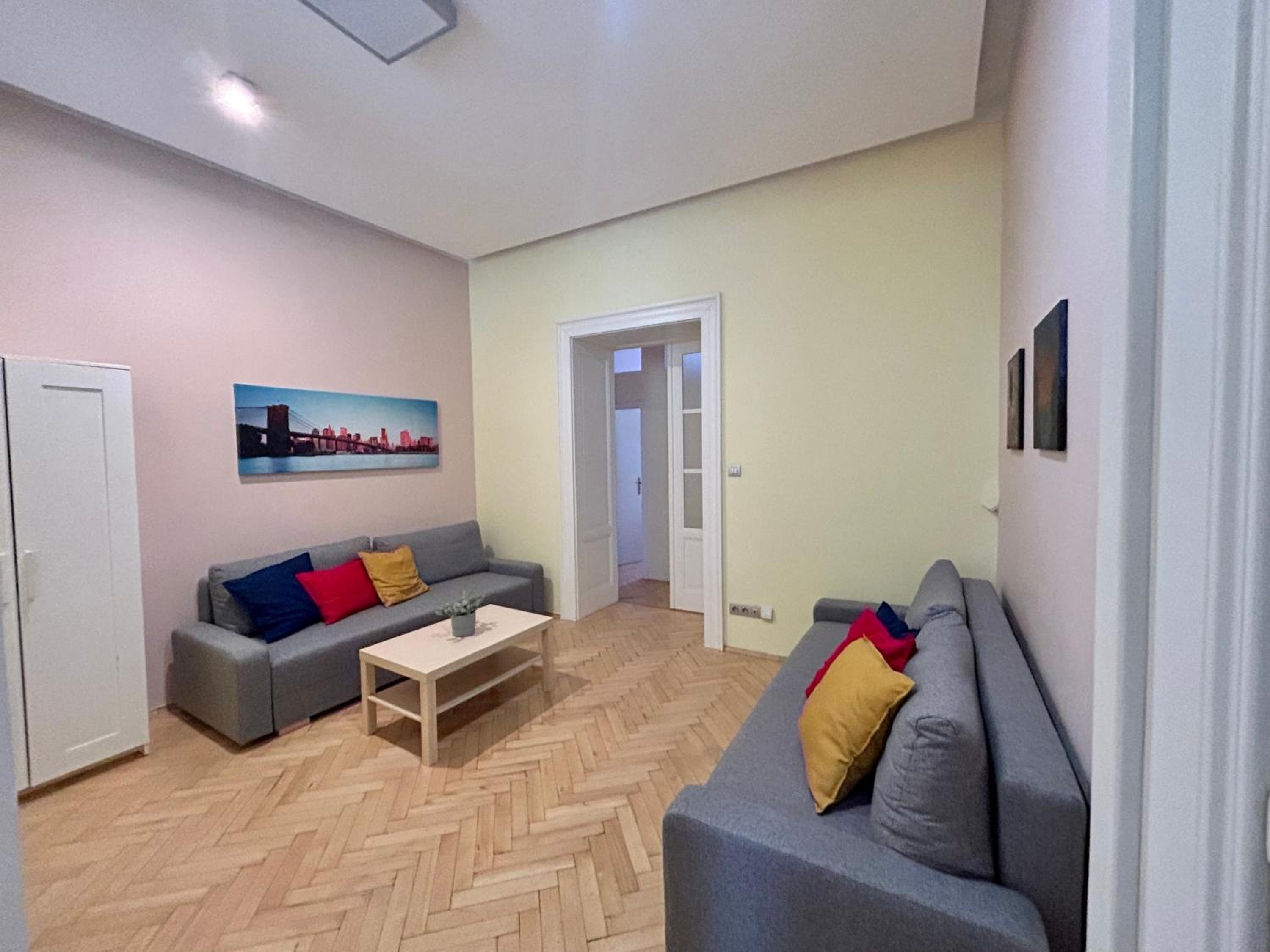 PARTY HOUSE PRAGUE - Apartments Ve Smečkách 18, CITY CENTER!!