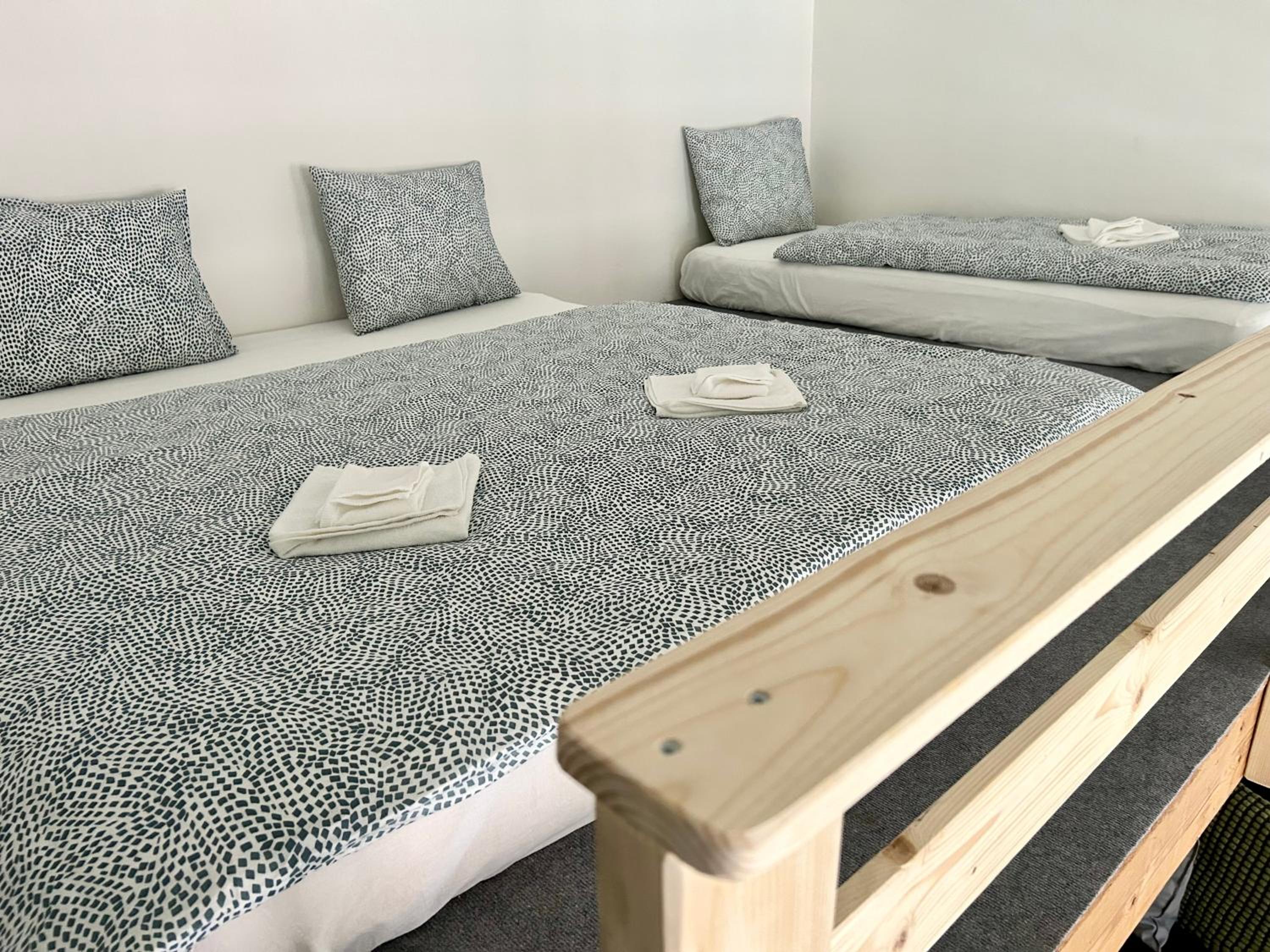 PARTY HOUSE PRAGUE - Apartments Ve Smečkách 18, CITY CENTER!!