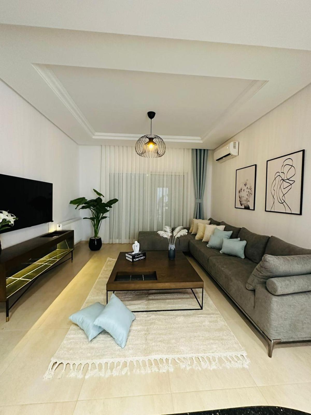 A Luxury 2BR with Big Pools Perfect for Family Summer Escape!