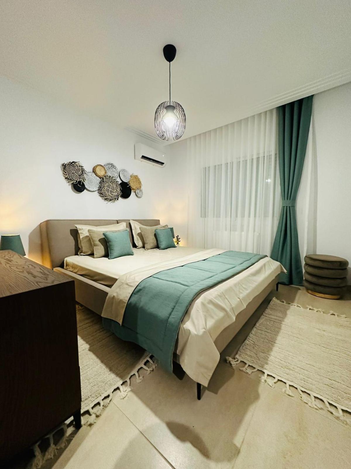 A Luxury 2BR with Big Pools Perfect for Family Summer Escape!, photo 12