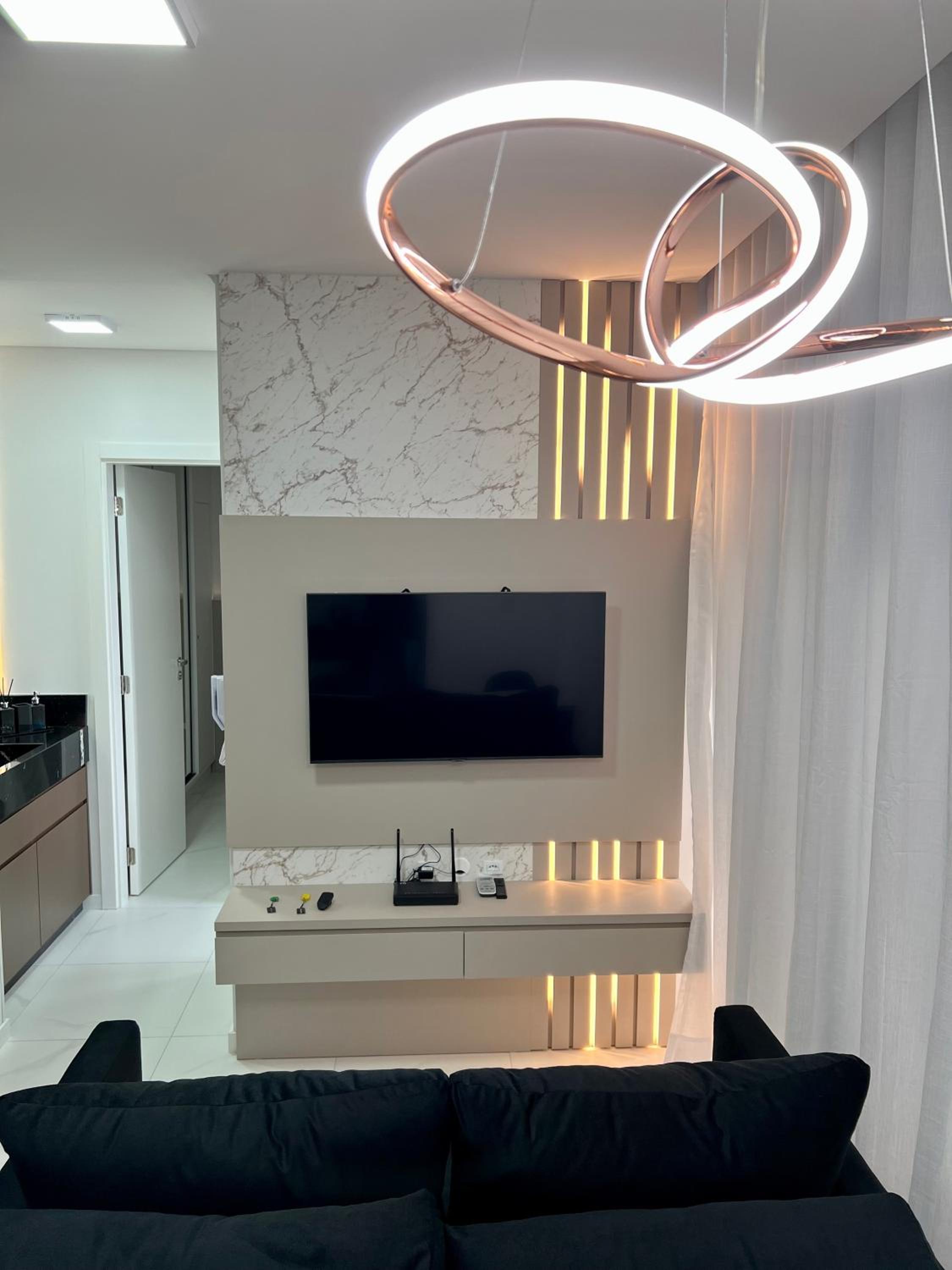 Ap completo a 900m da Vila Germânica com Piscina, Academia, Wi-Fi, Ar, Garagem e Tv no quarto