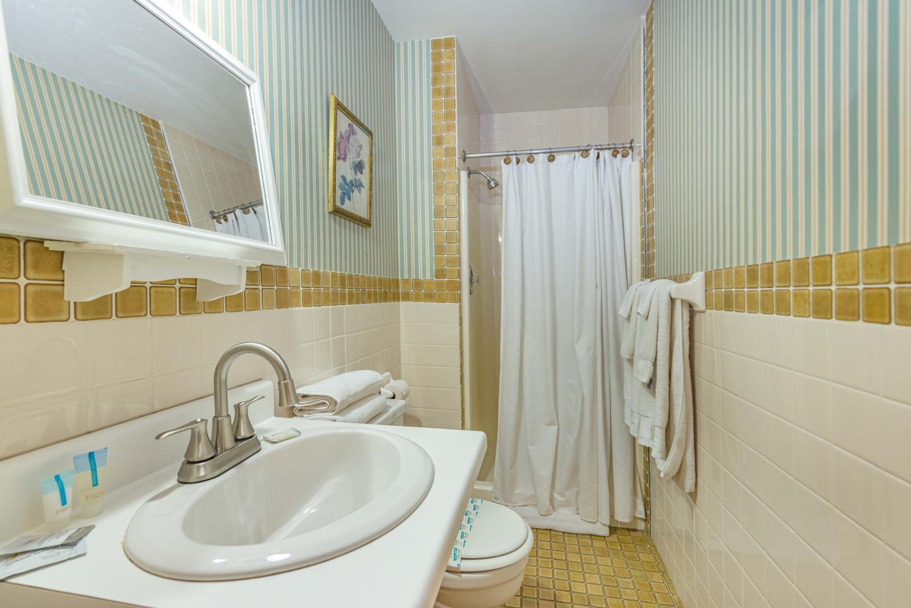 White Rose Inns & Motel