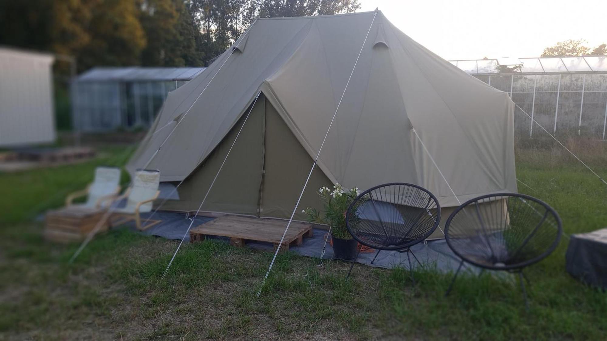 Campingspots to put on your own tent with or without electricity, with no bed for 12 euro or 25 euro and 2 furnished glampingtents for minimum 75 euro in a