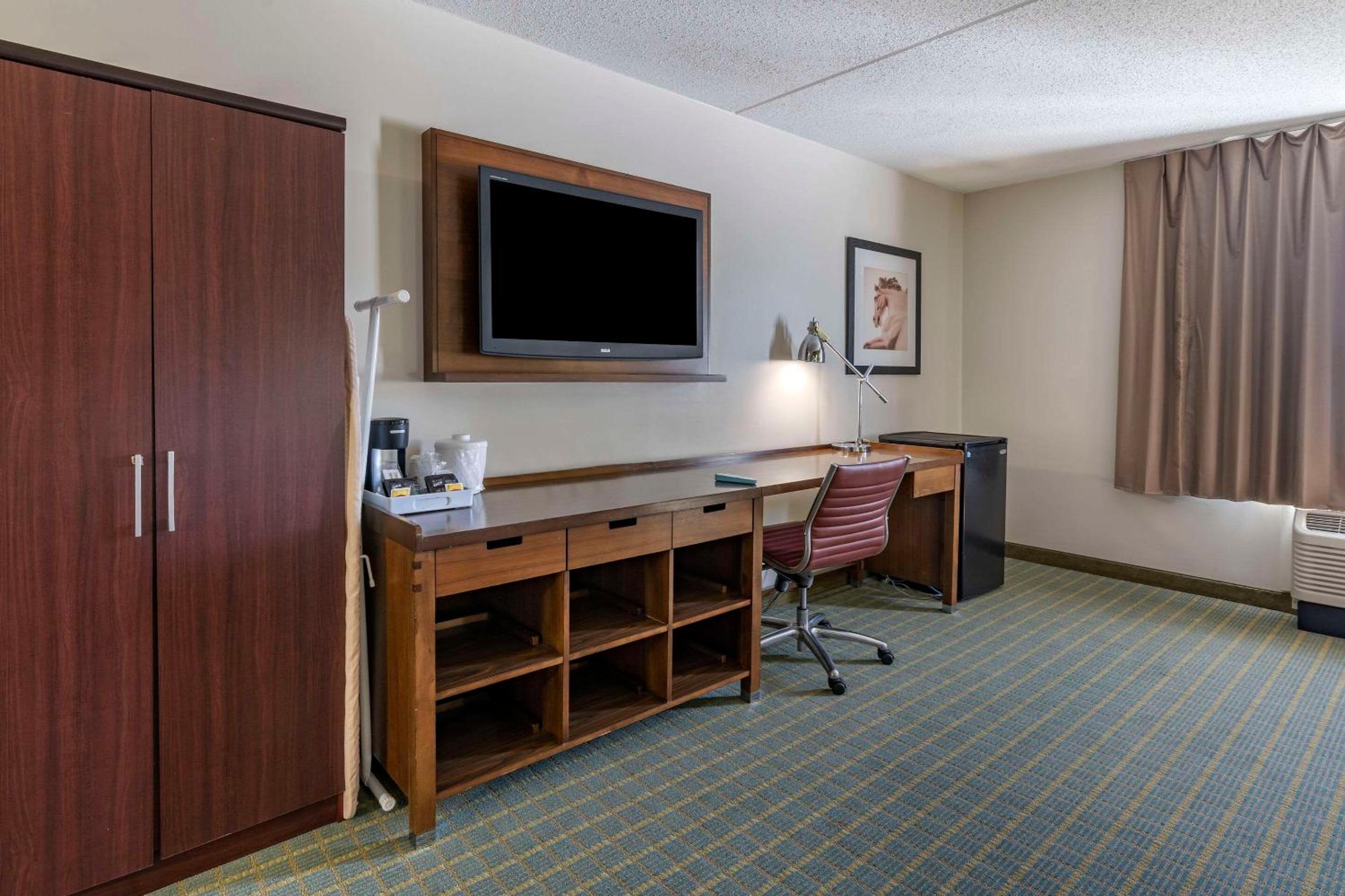 Lexington Vacations - Quality Inn Lexington -Horse Park - Property Image 24