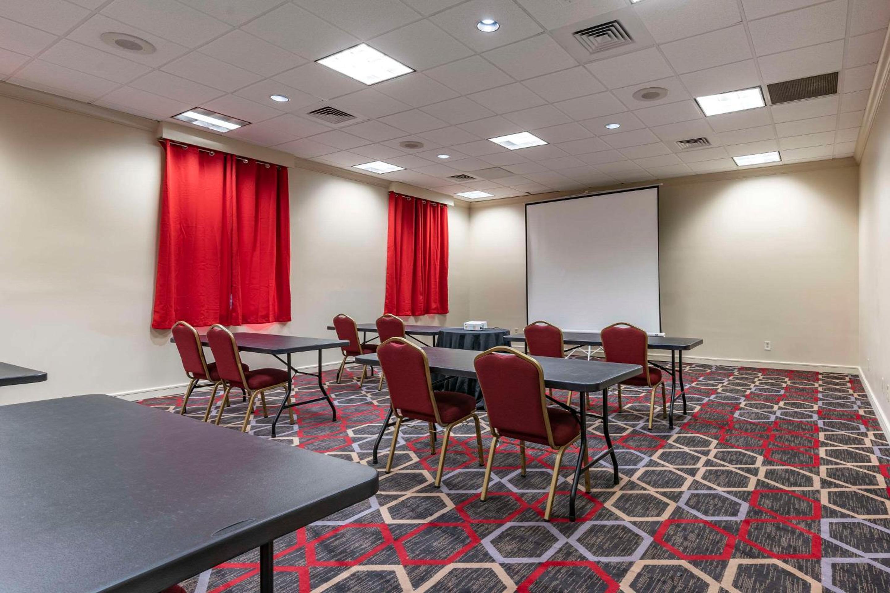 Lexington Vacations - Quality Inn Lexington -Horse Park - Property Image 8